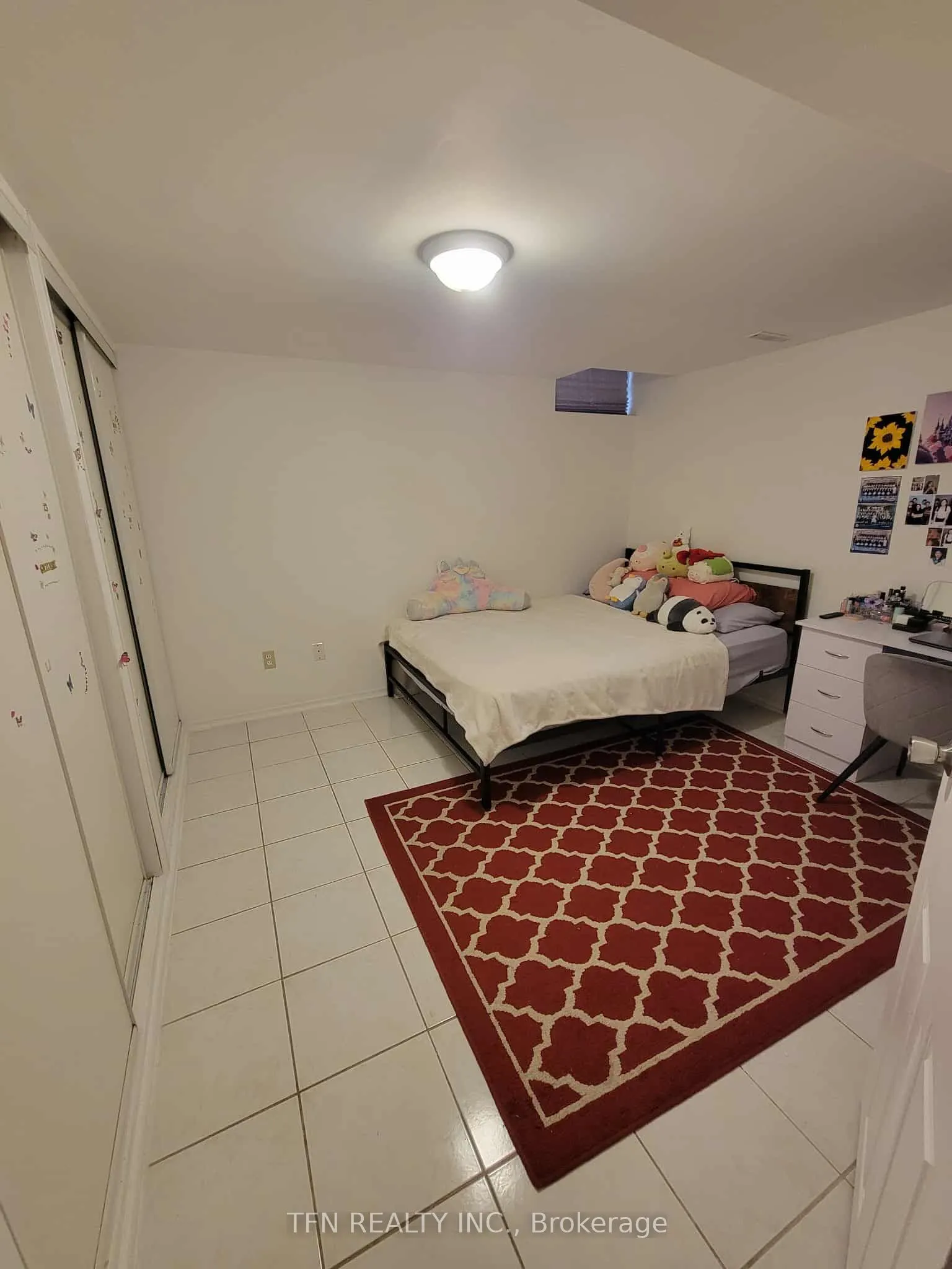 112 Trafalgar Square, #Lower