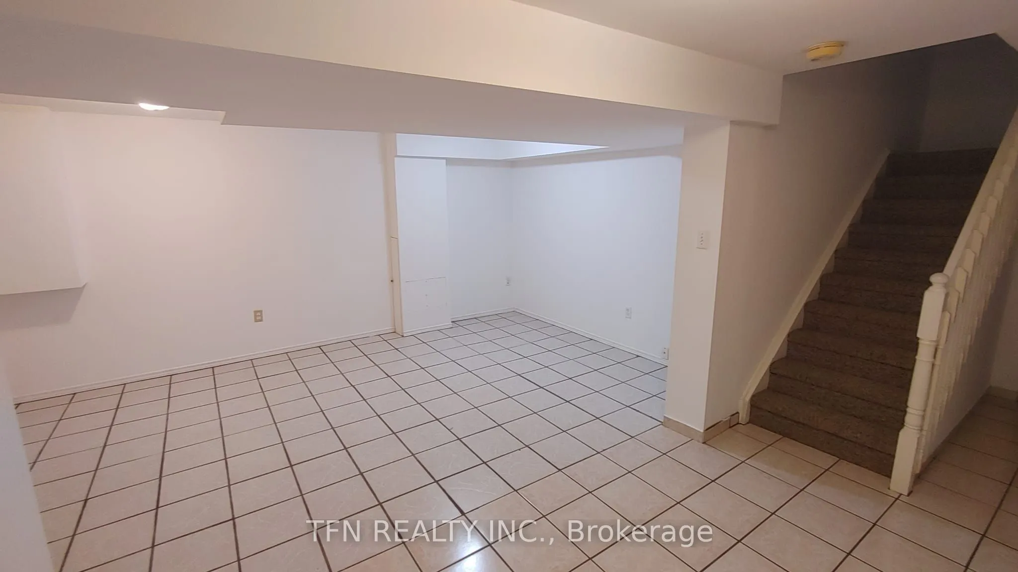 112 Trafalgar Square, #Lower