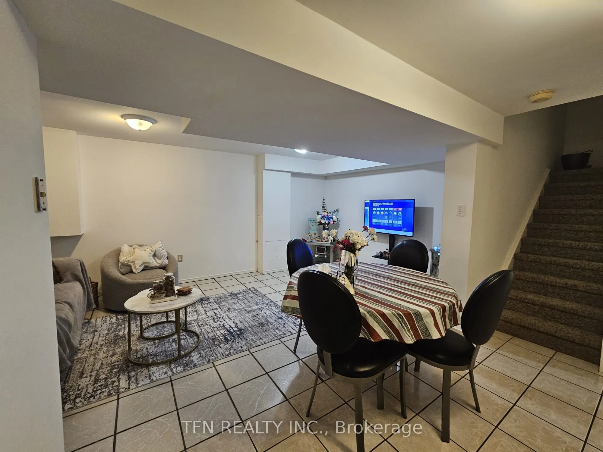 112 Trafalgar Square, #Lower