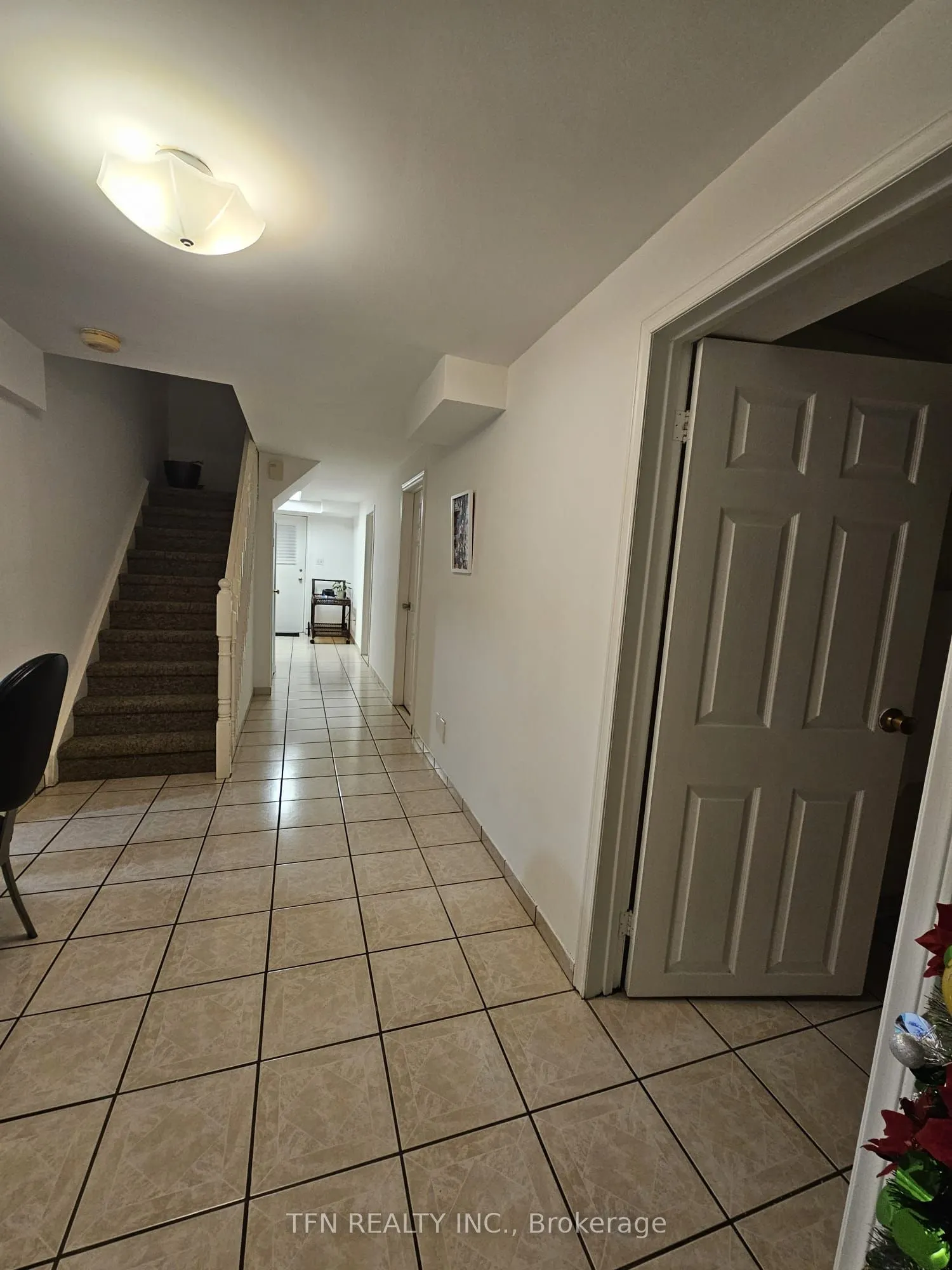 112 Trafalgar Square, #Lower