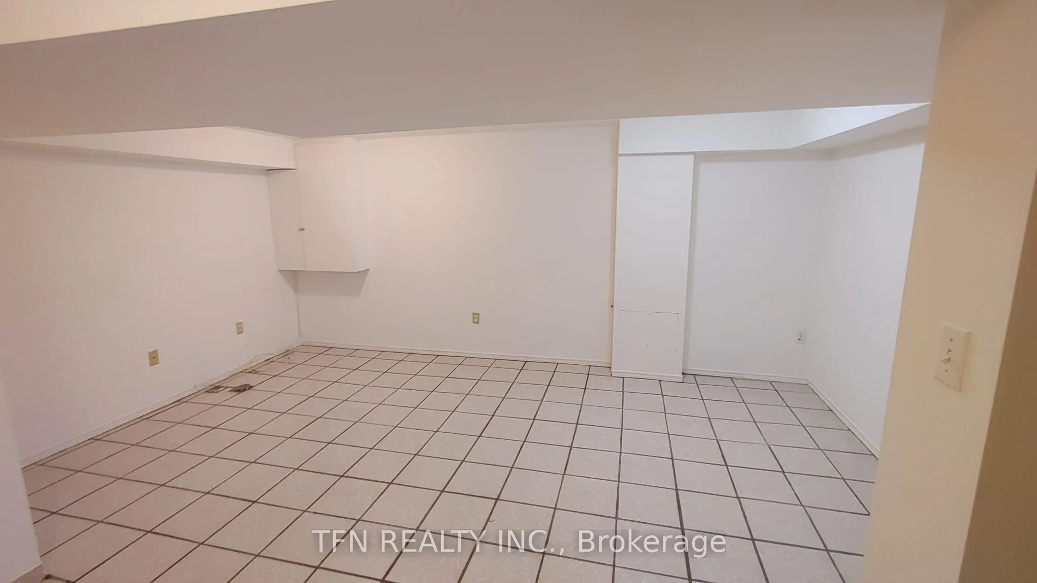 112 Trafalgar Square, #Lower