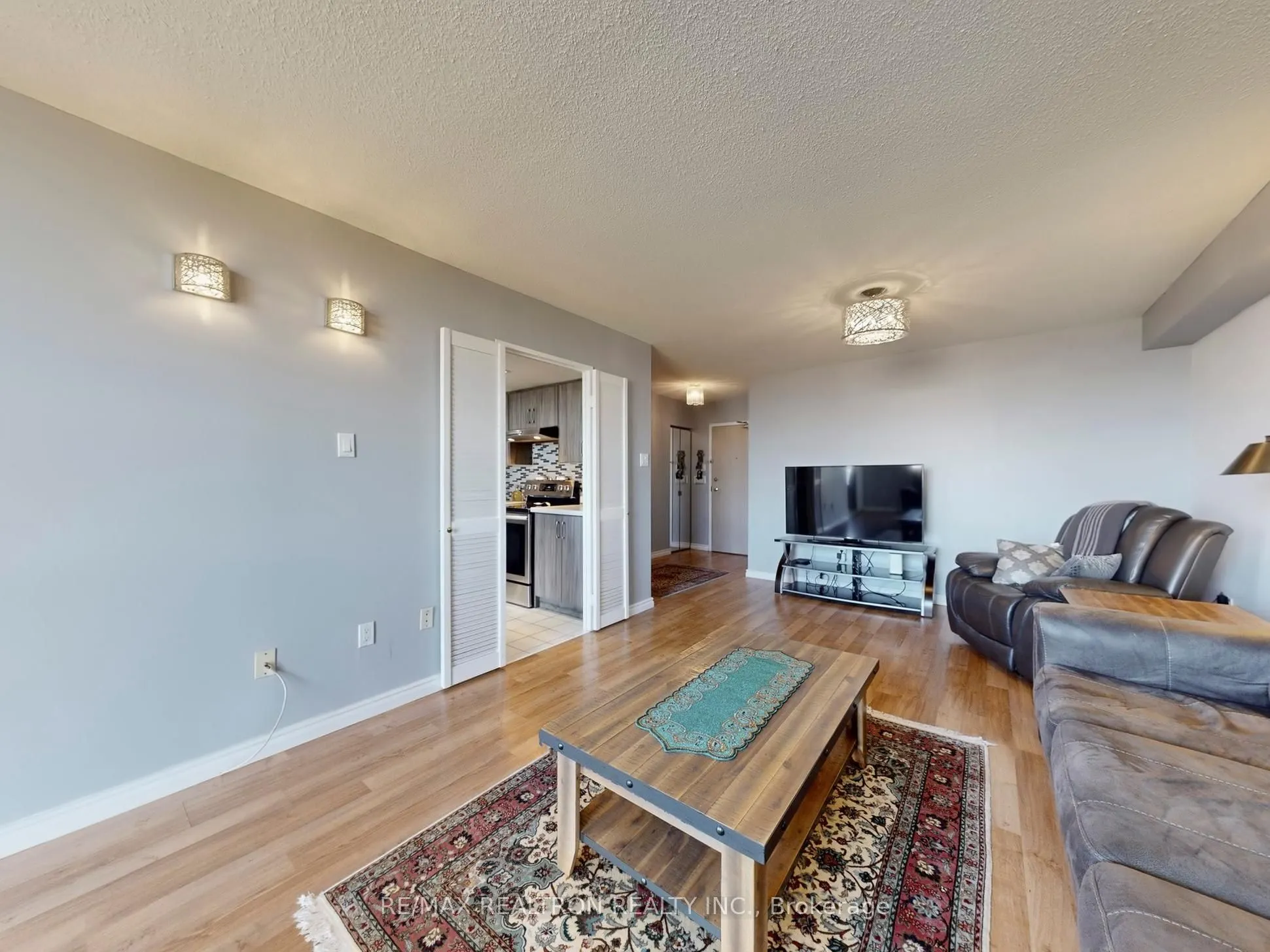 40 Harding Boulevard W, #1015