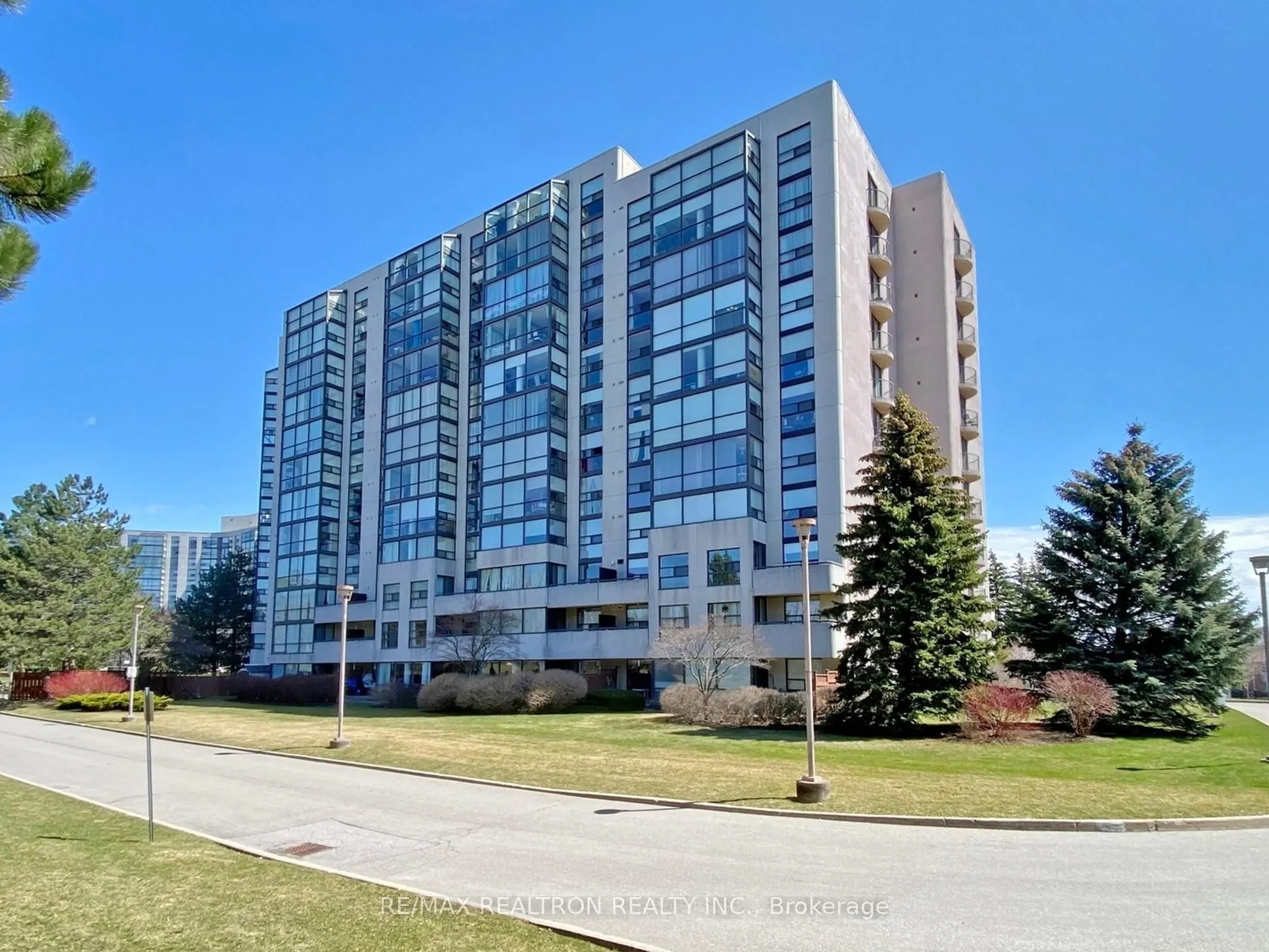 40 Harding Boulevard W, #1015