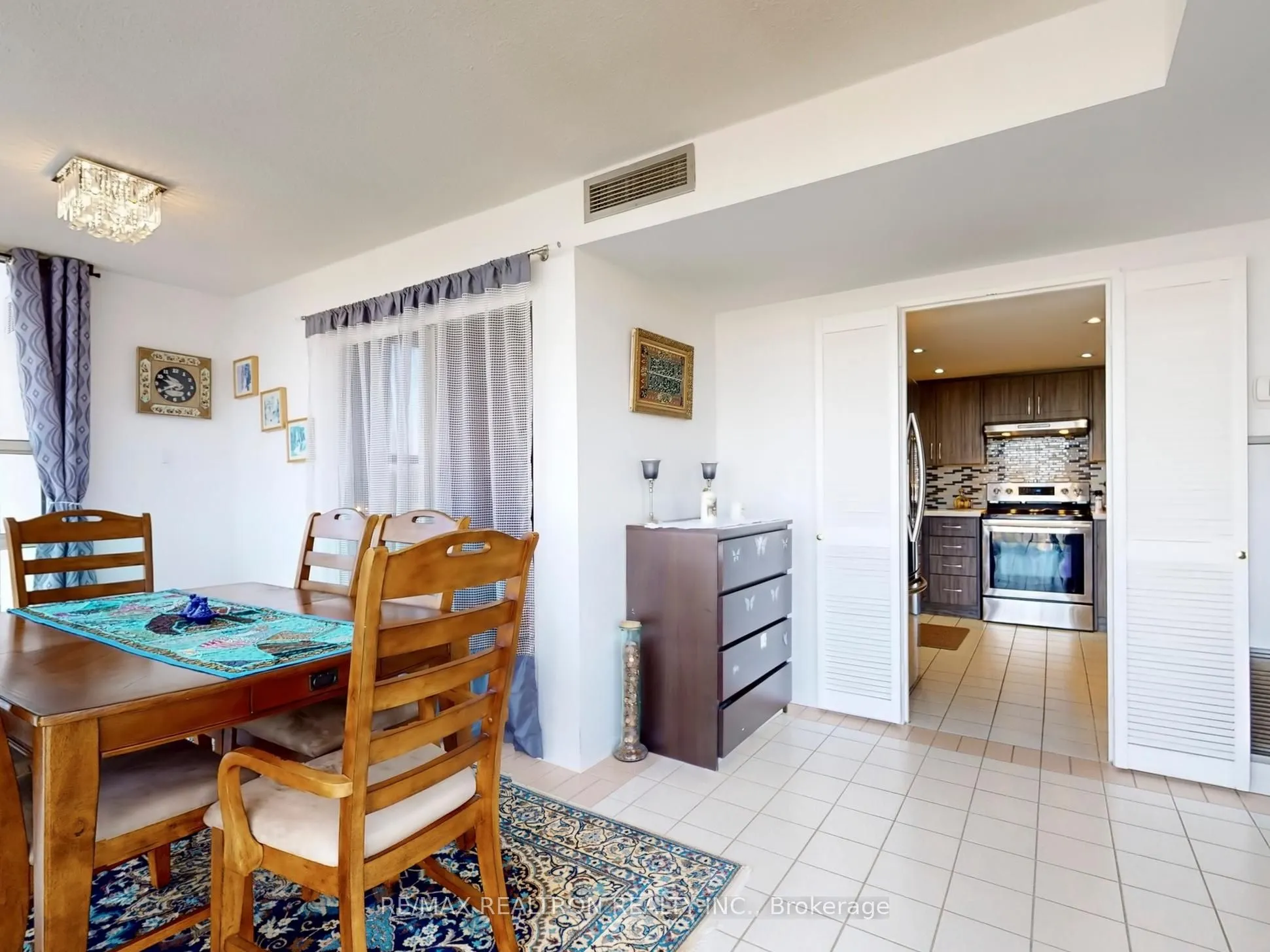 40 Harding Boulevard W, #1015
