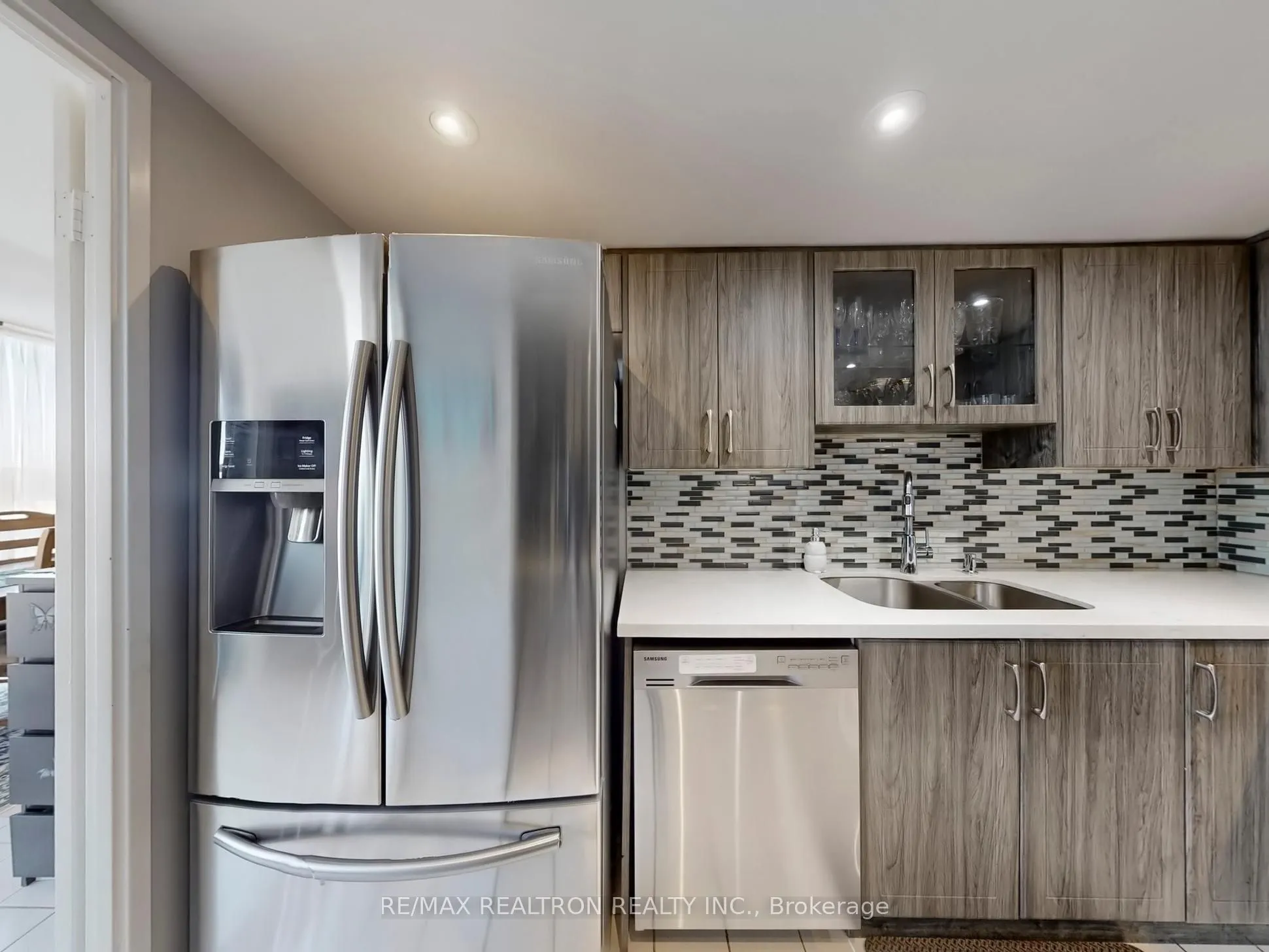 40 Harding Boulevard W, #1015