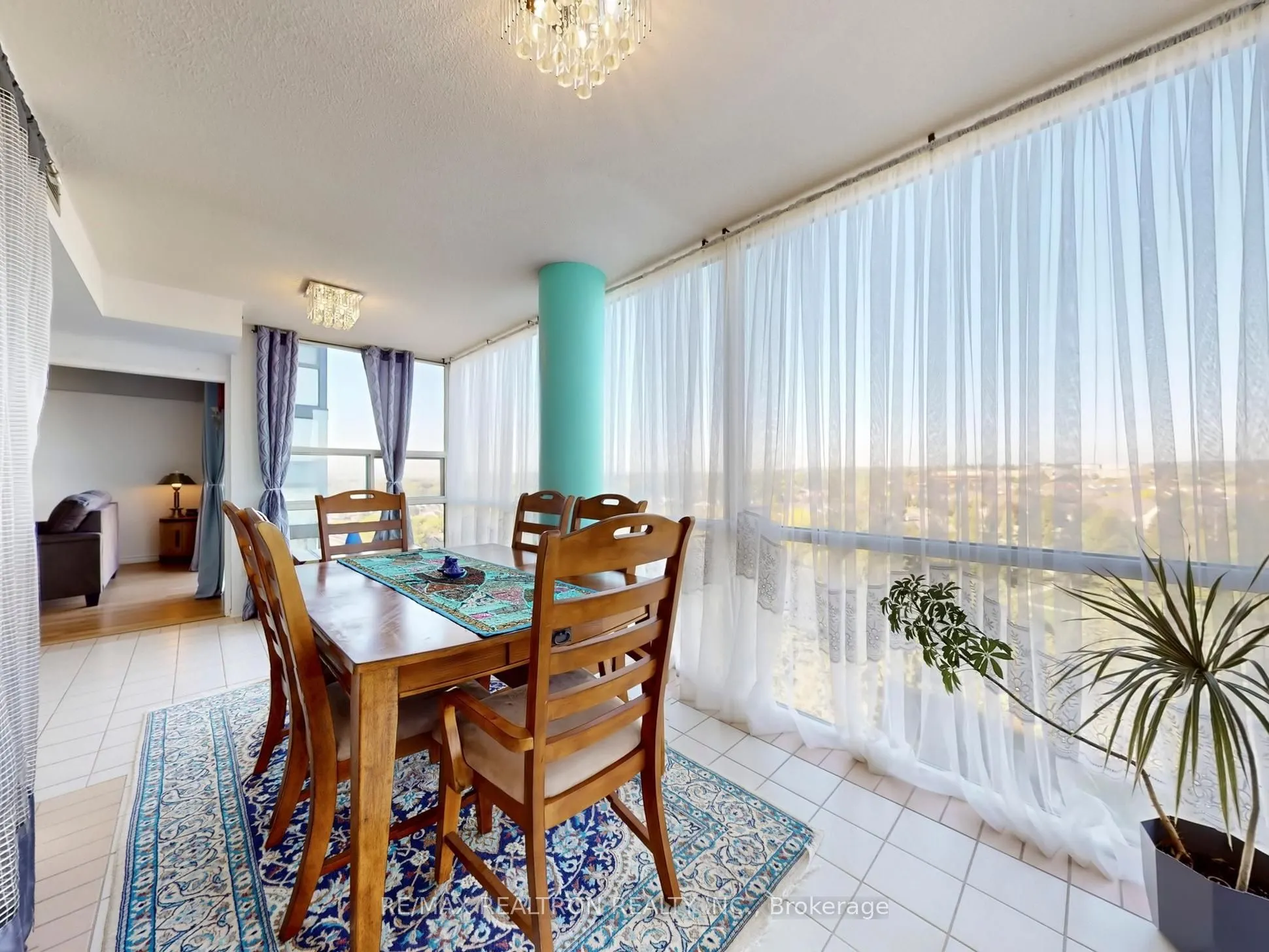 40 Harding Boulevard W, #1015