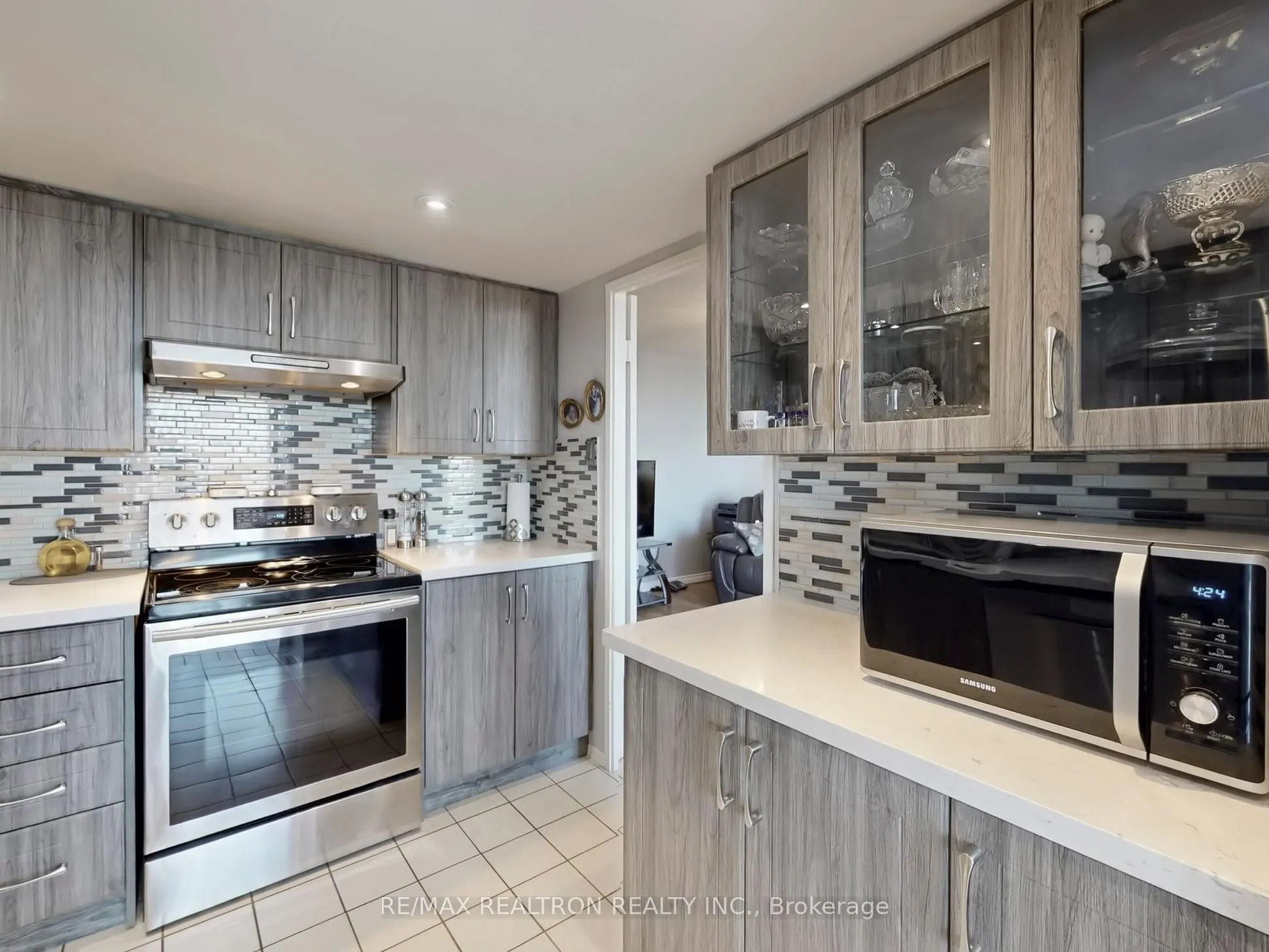40 Harding Boulevard W, #1015