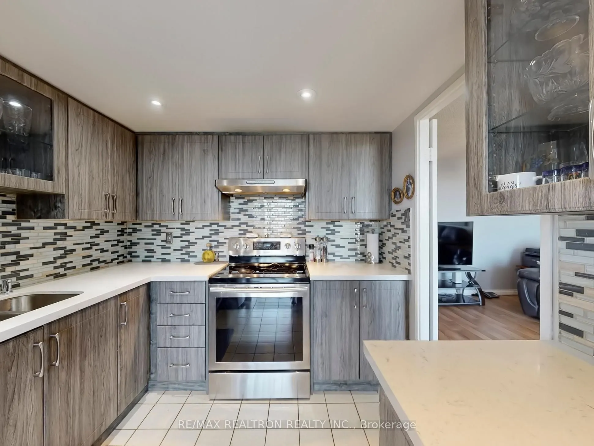 40 Harding Boulevard W, #1015
