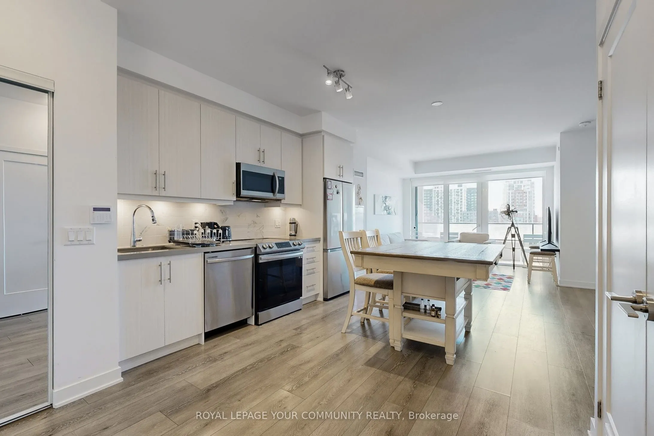 95 Oneida Crescent, #503