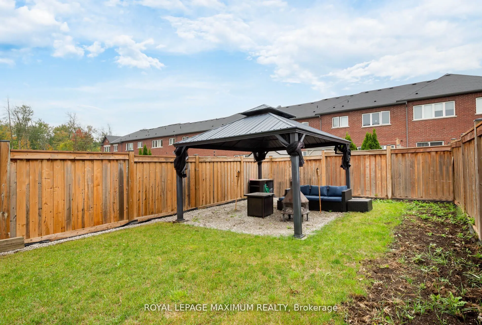 1518 Farrow Crescent