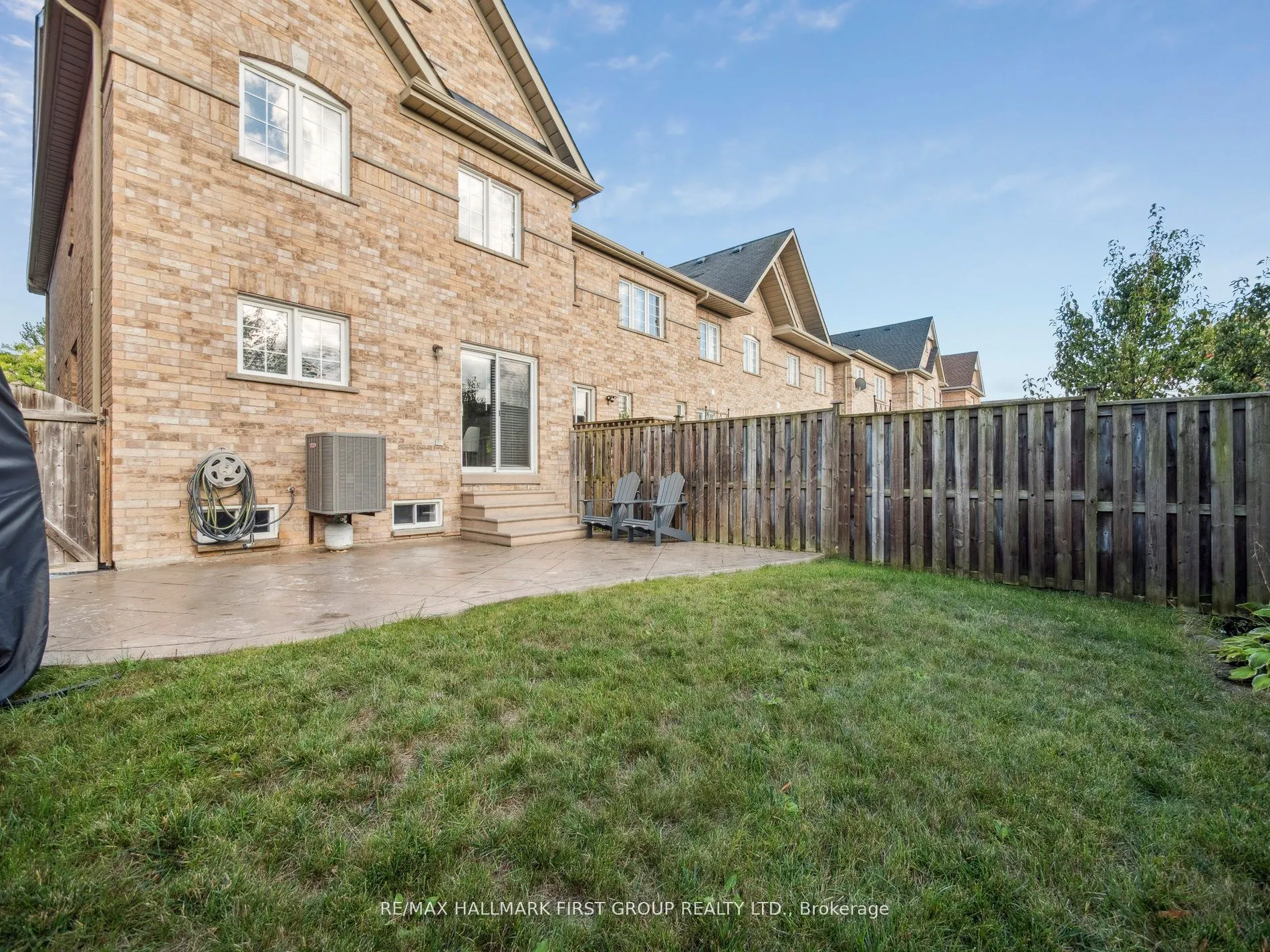 20 Crestbank Court