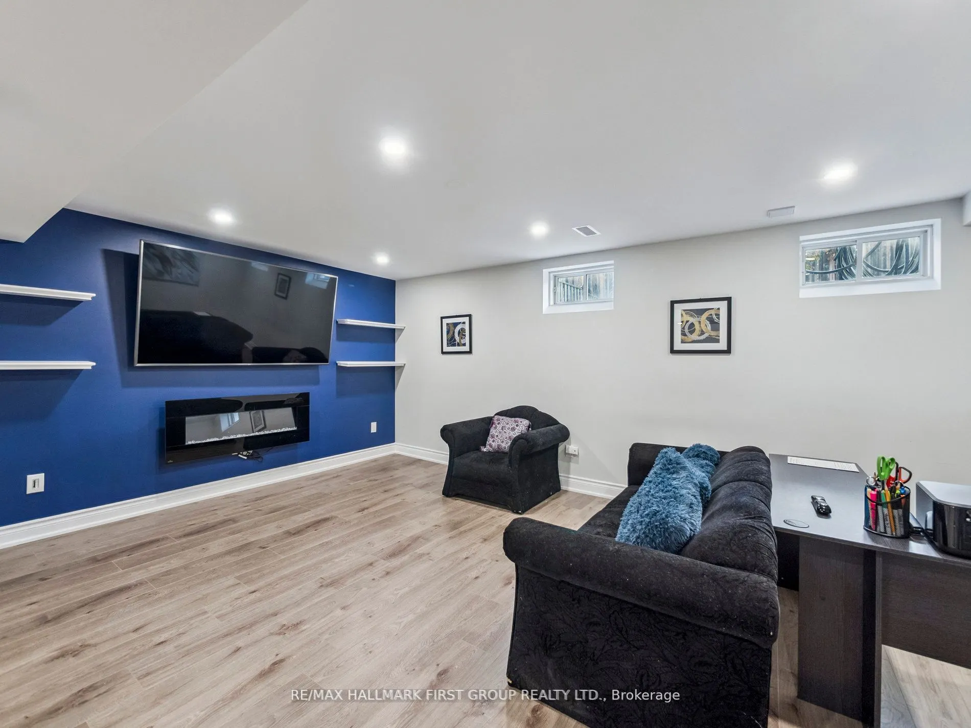 20 Crestbank Court