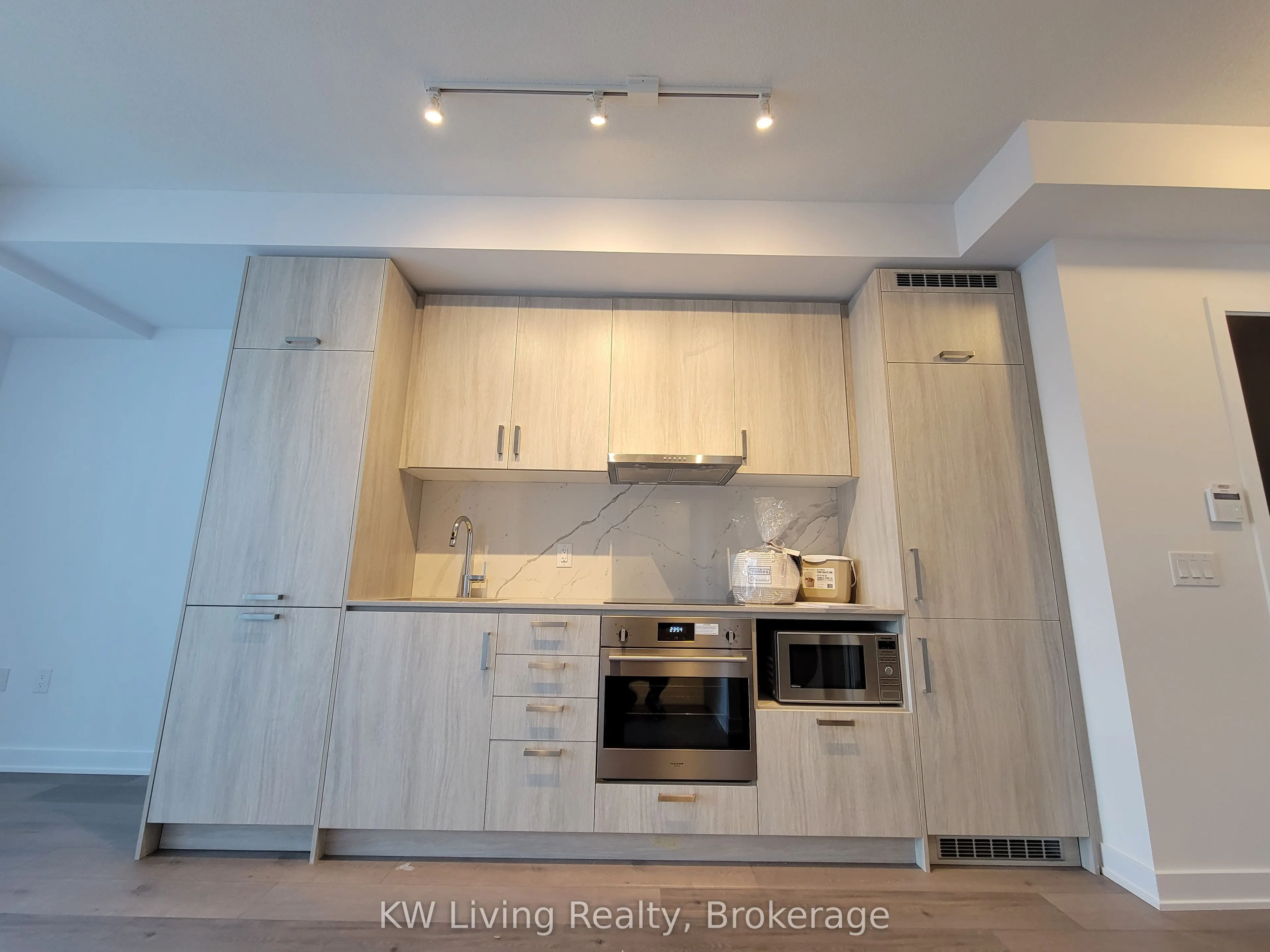 60 Honeycrisp Crescent, #1507