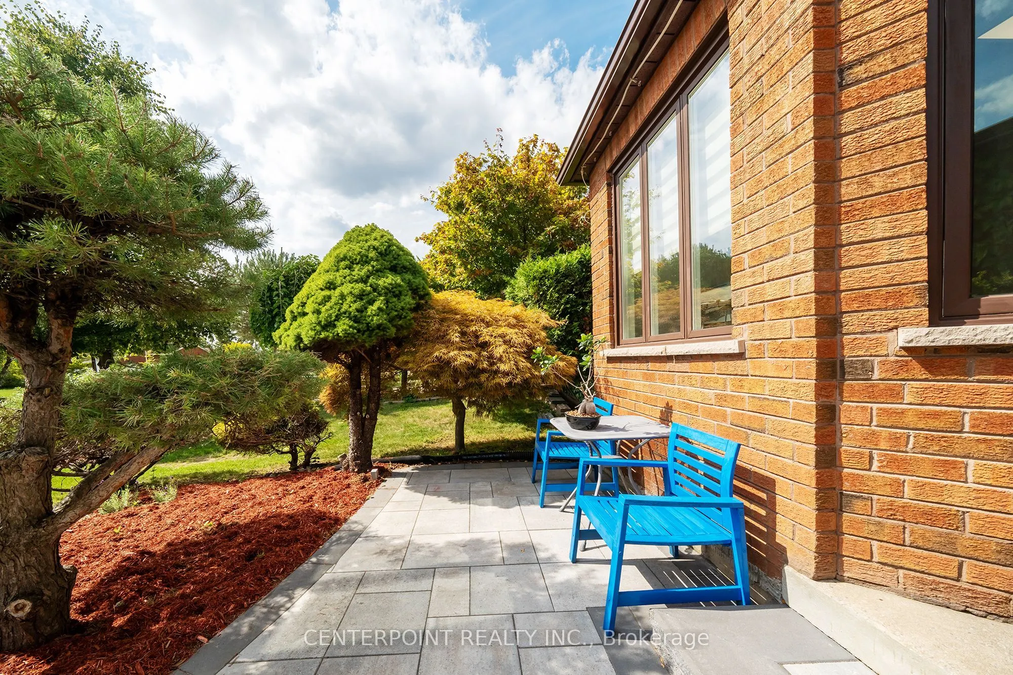 8 Woodlawn Road