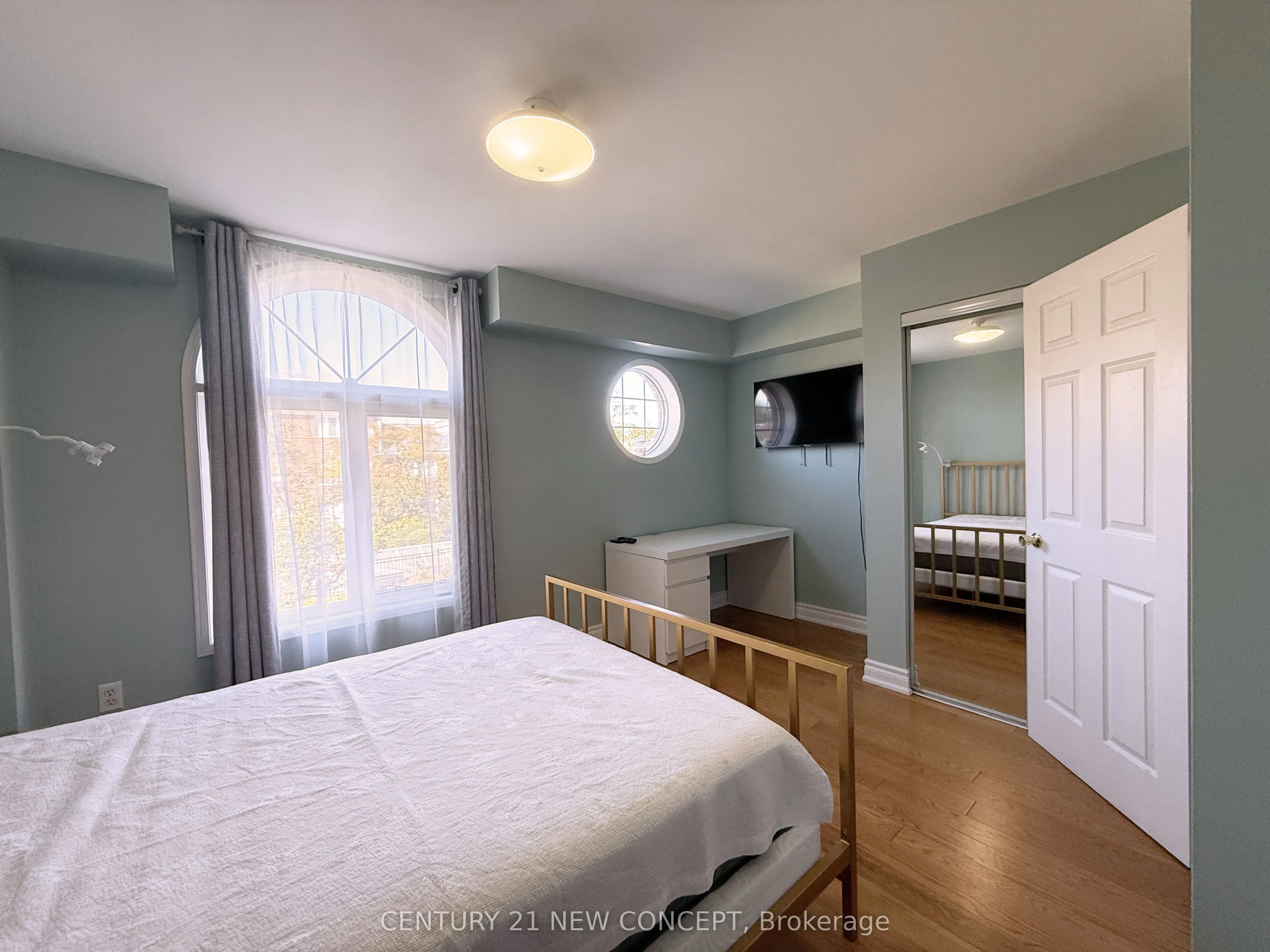 18 Clark Avenue W, #107