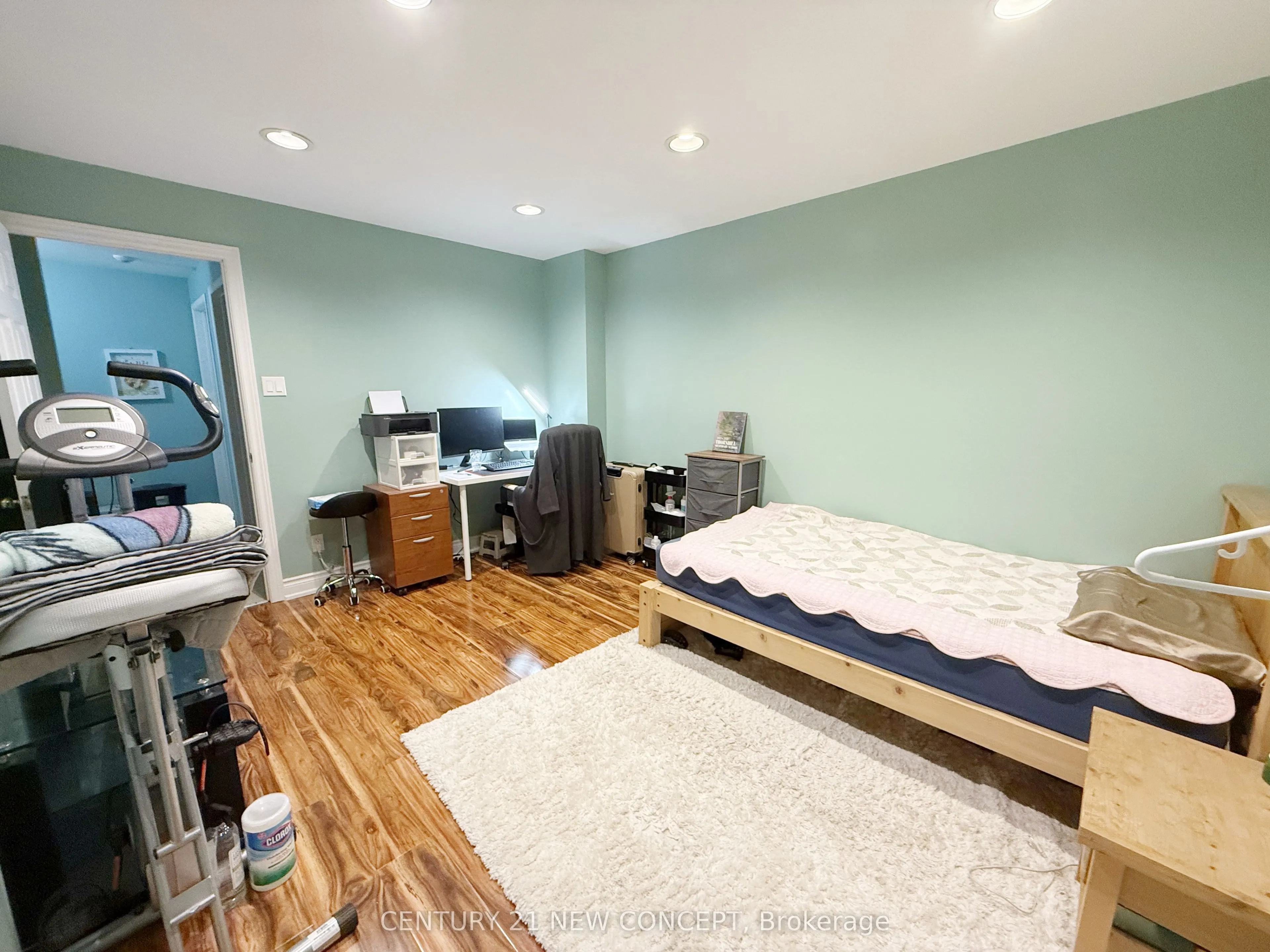 18 Clark Avenue W, #107