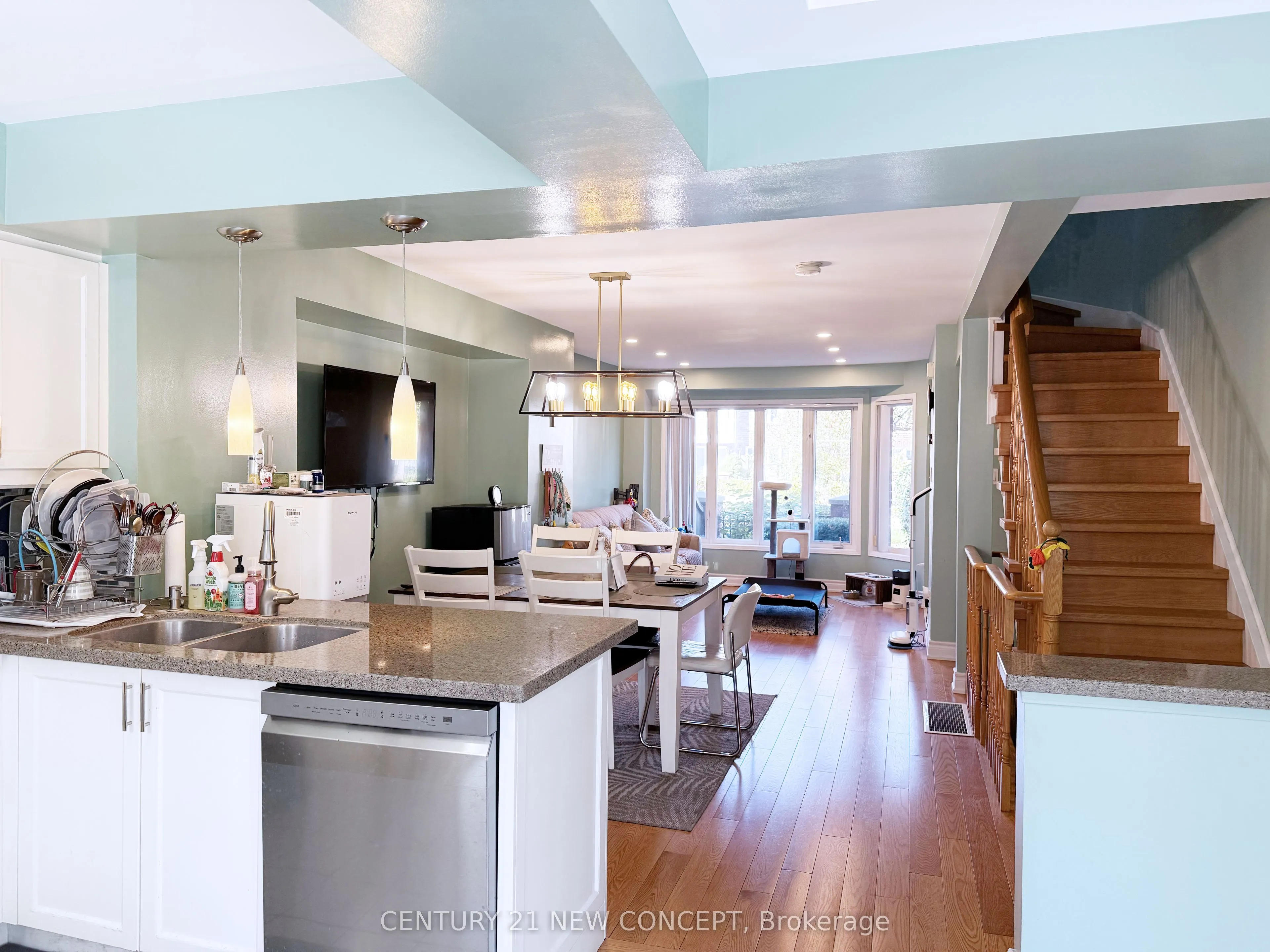 18 Clark Avenue W, #107