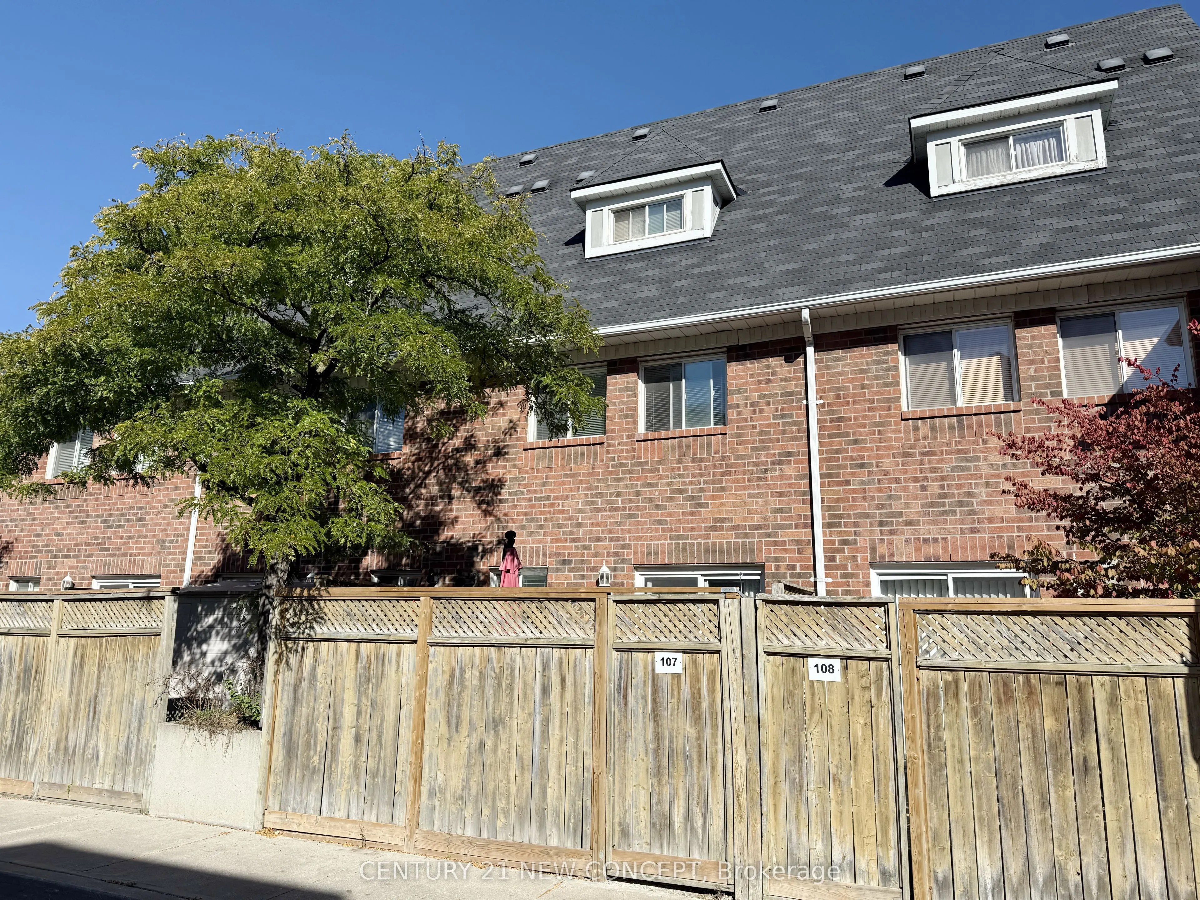 18 Clark Avenue W, #107