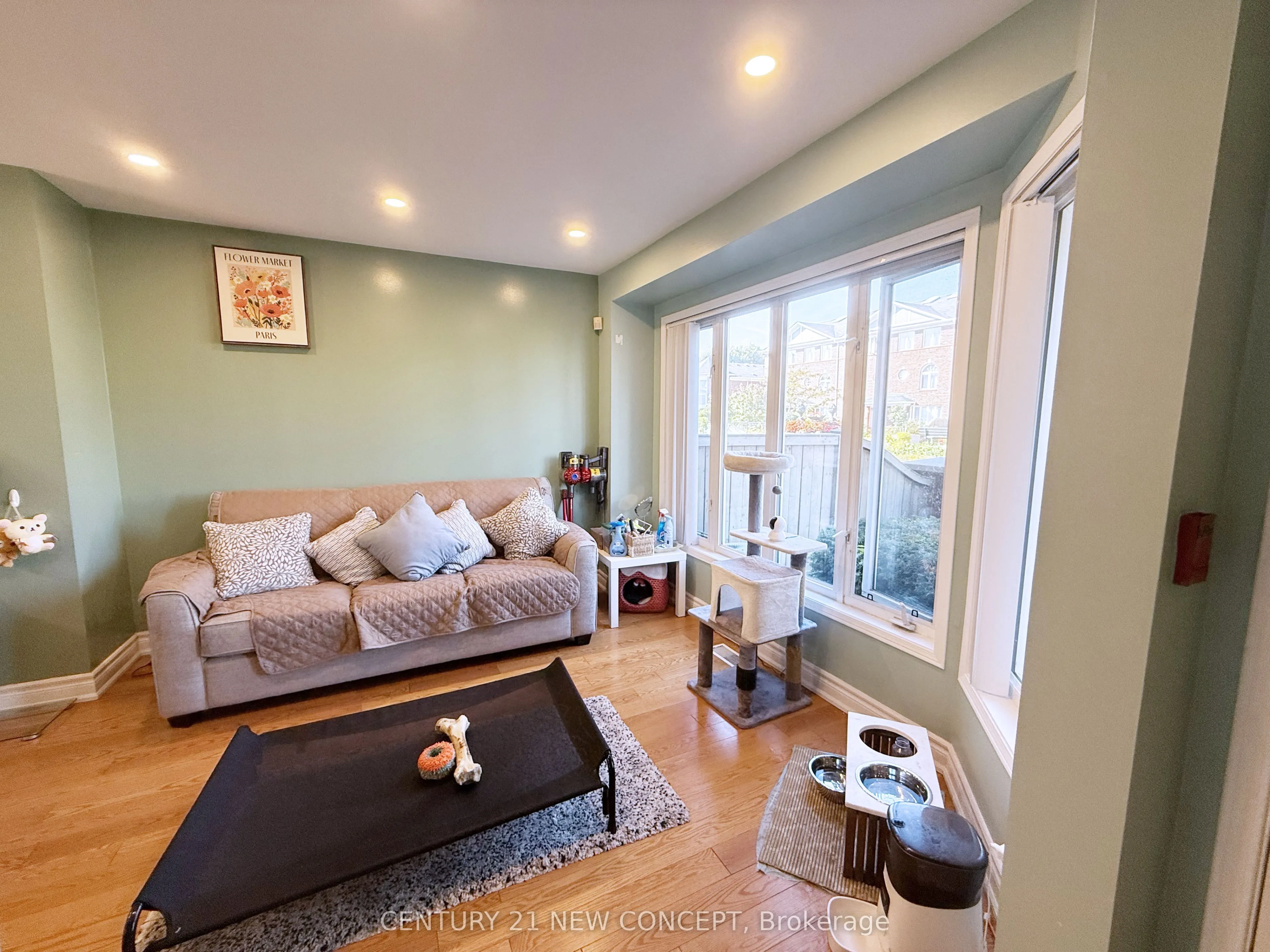 18 Clark Avenue W, #107