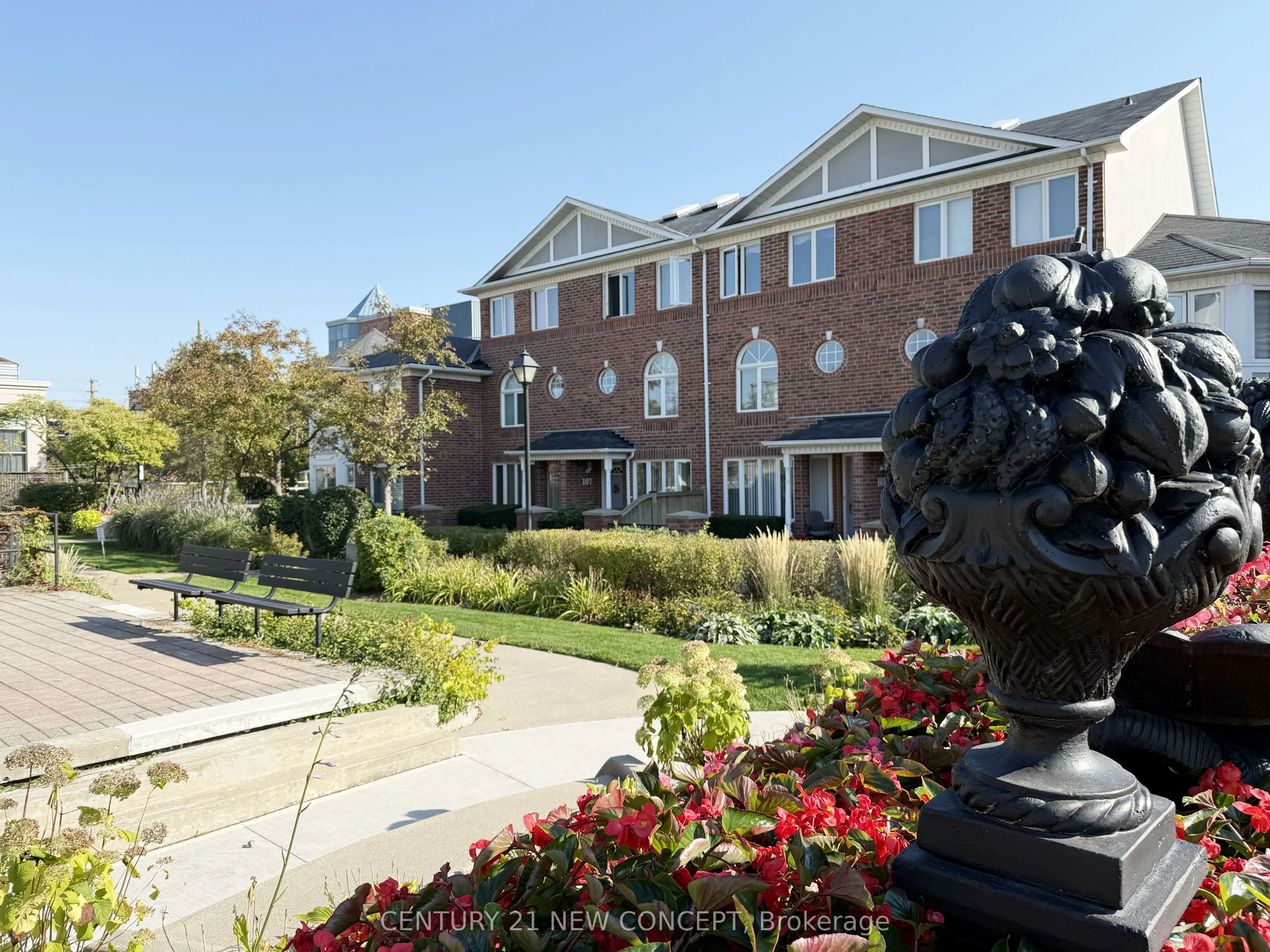 18 Clark Avenue W, #107