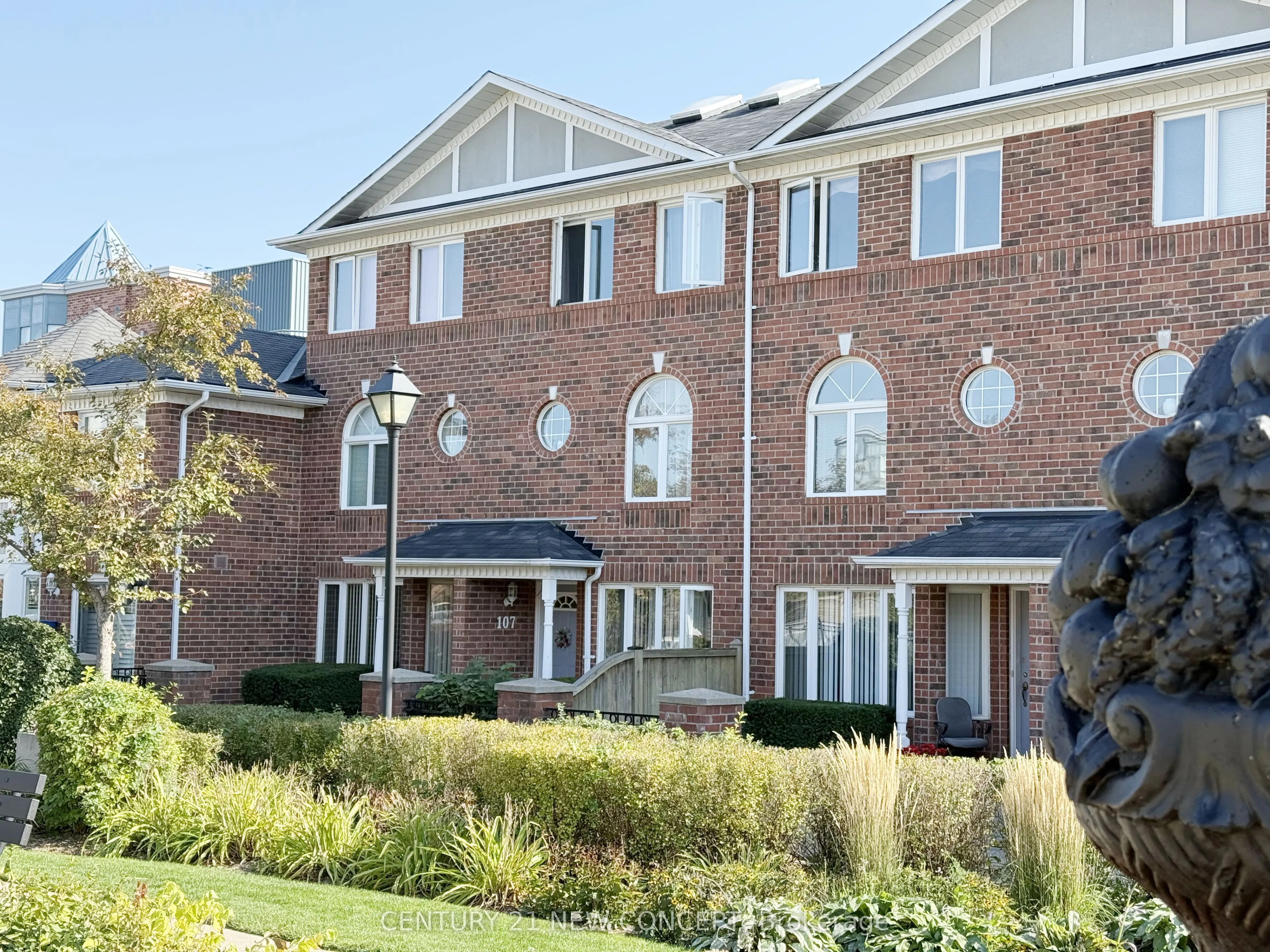18 Clark Avenue W, #107