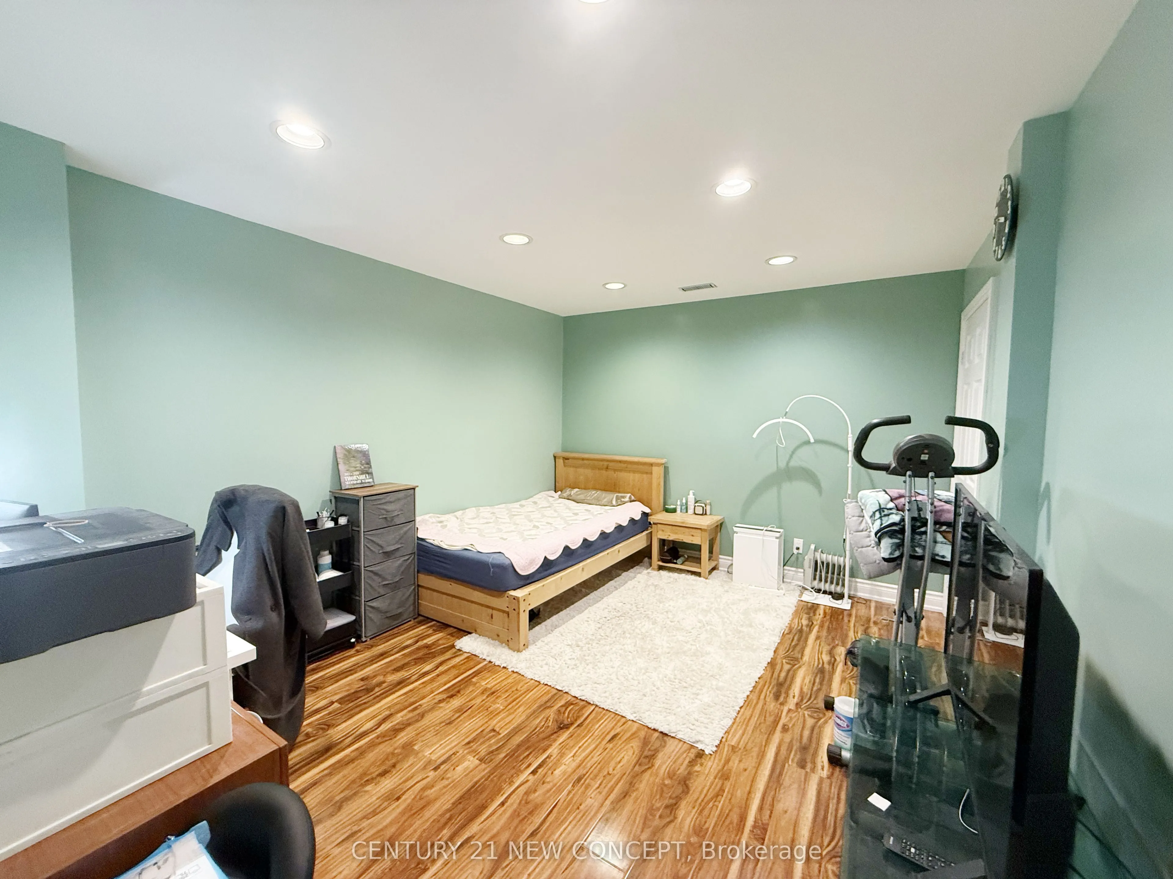 18 Clark Avenue W, #107