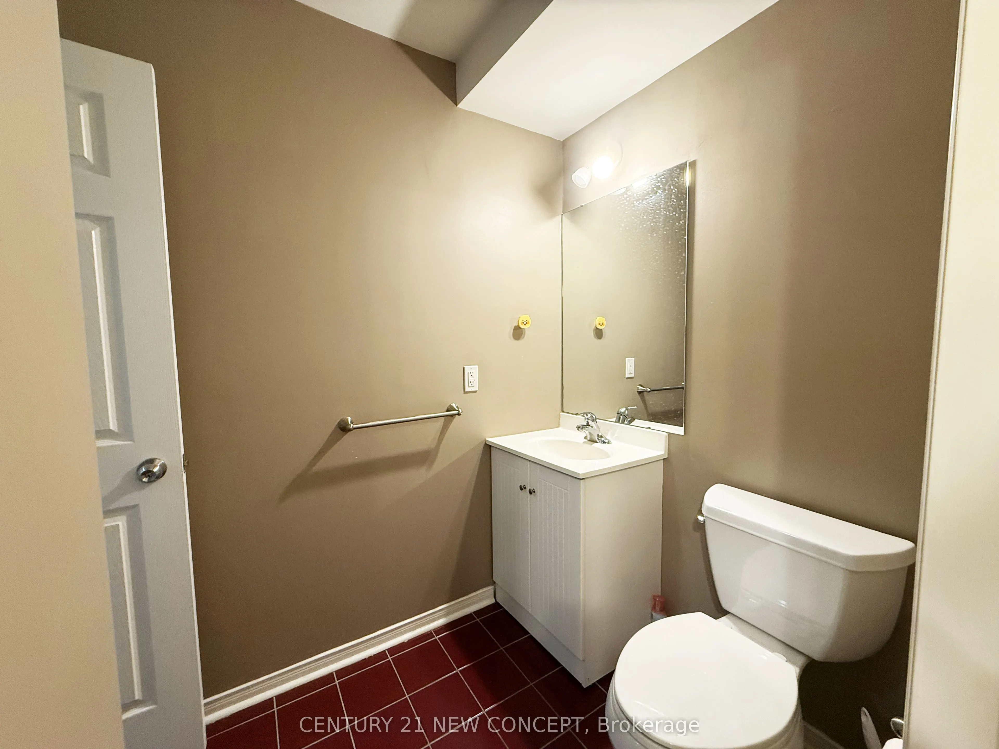 18 Clark Avenue W, #107