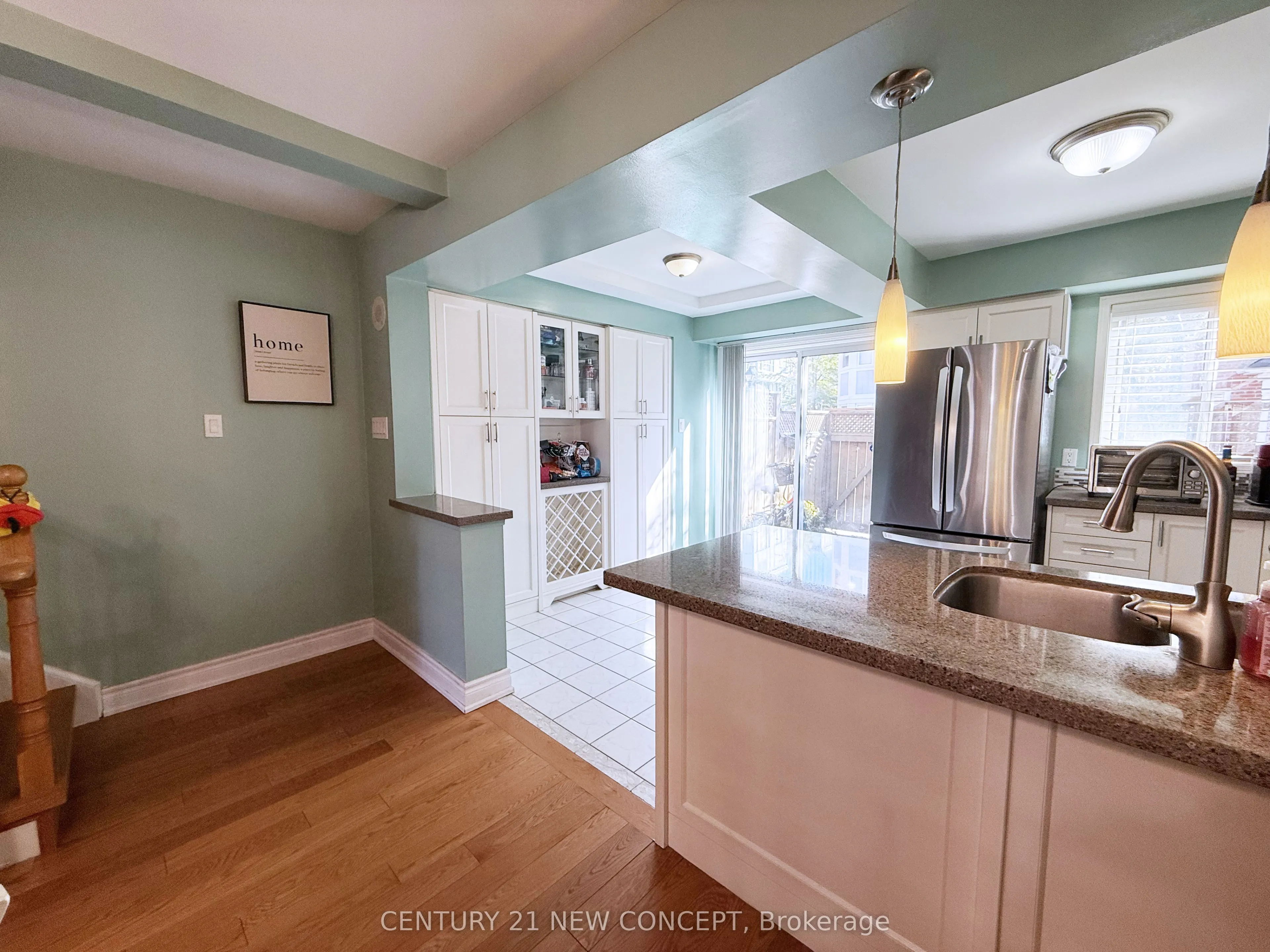 18 Clark Avenue W, #107