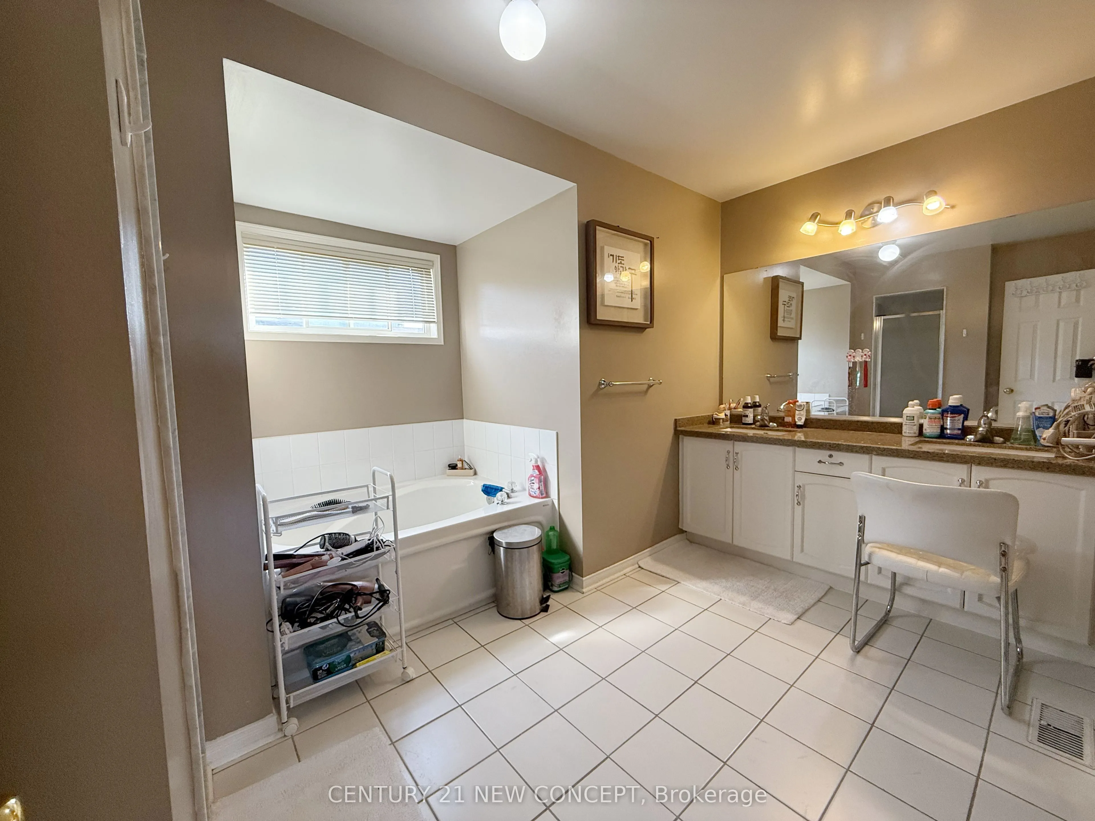 18 Clark Avenue W, #107