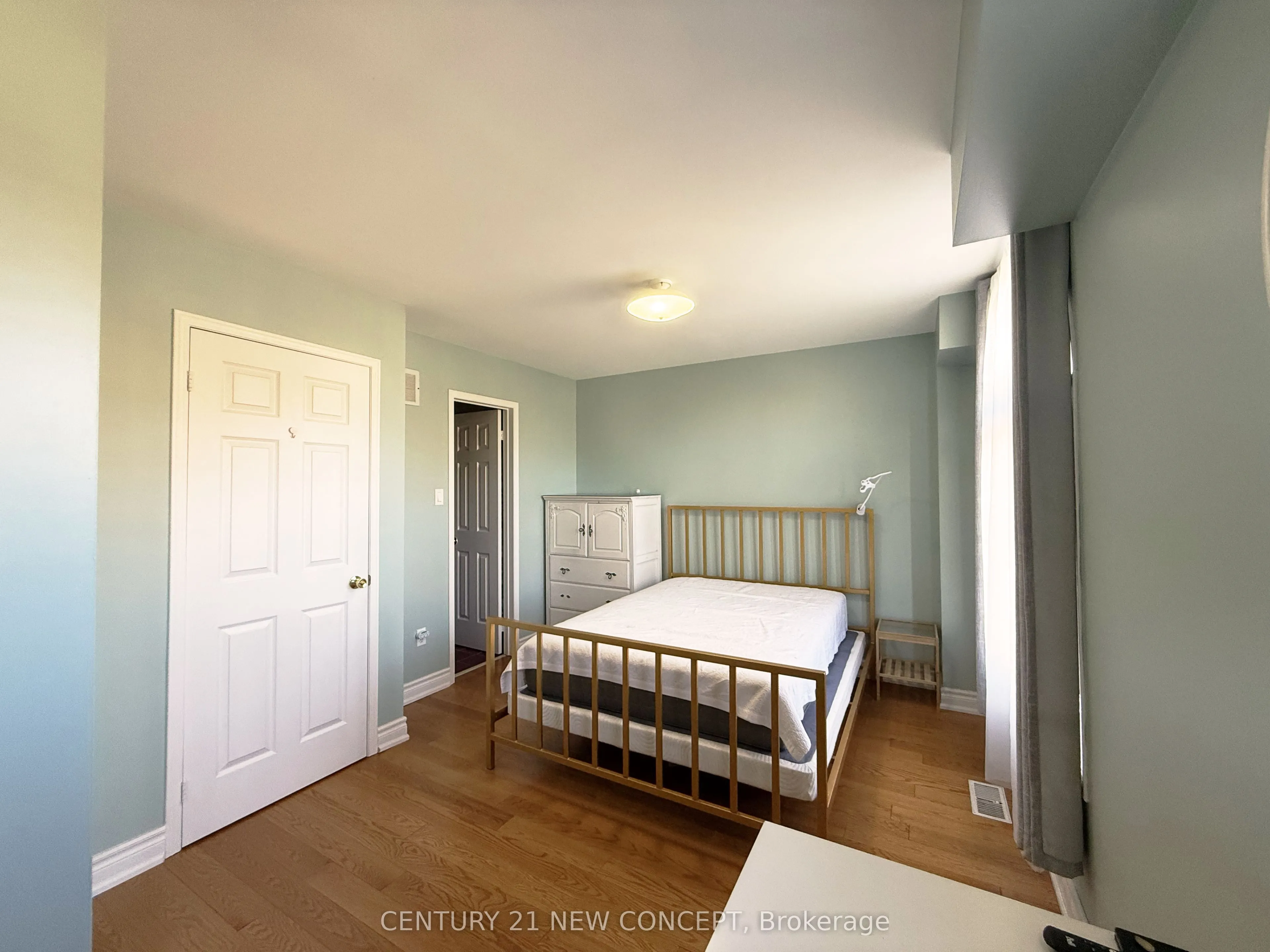 18 Clark Avenue W, #107