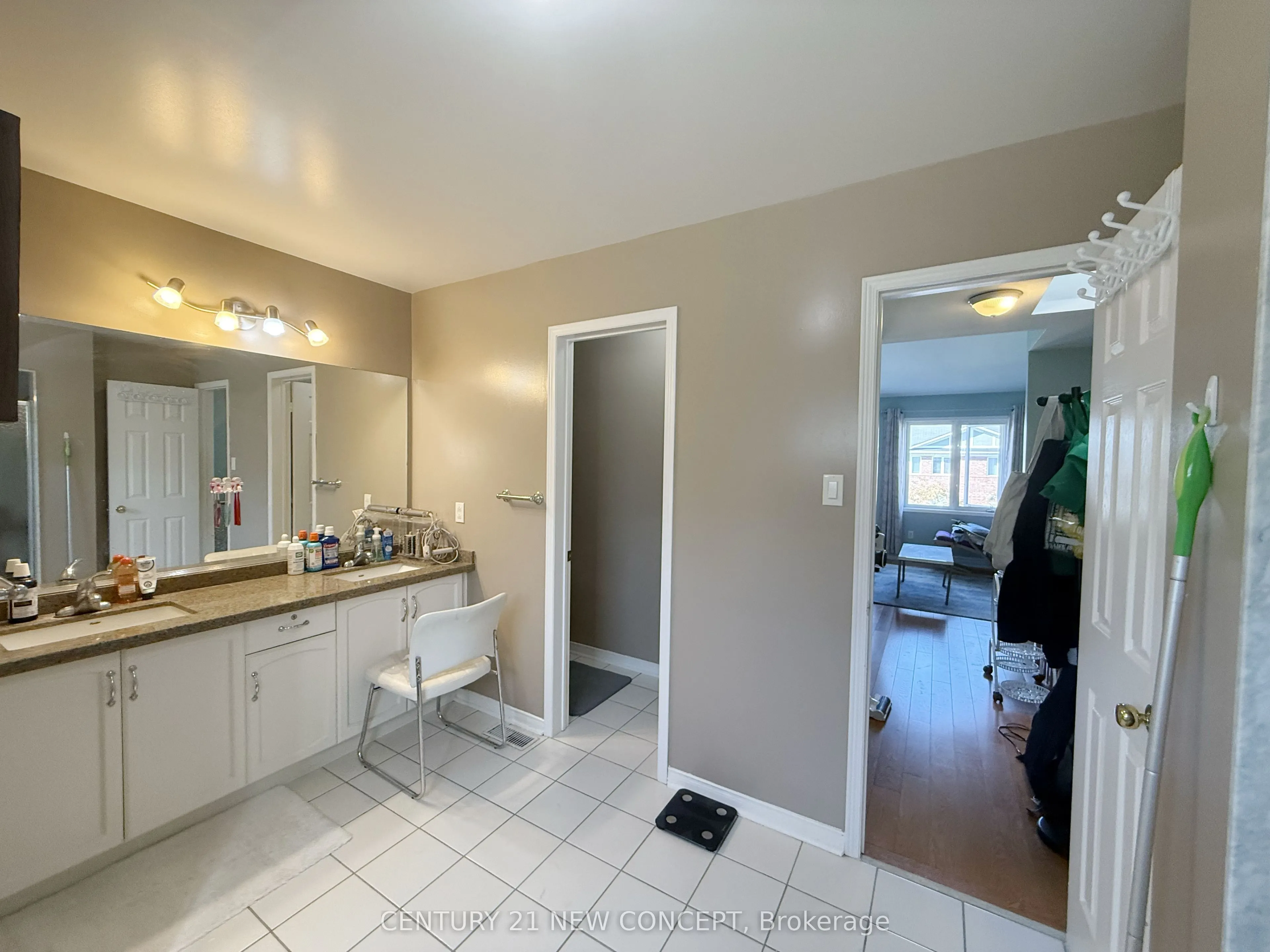 18 Clark Avenue W, #107
