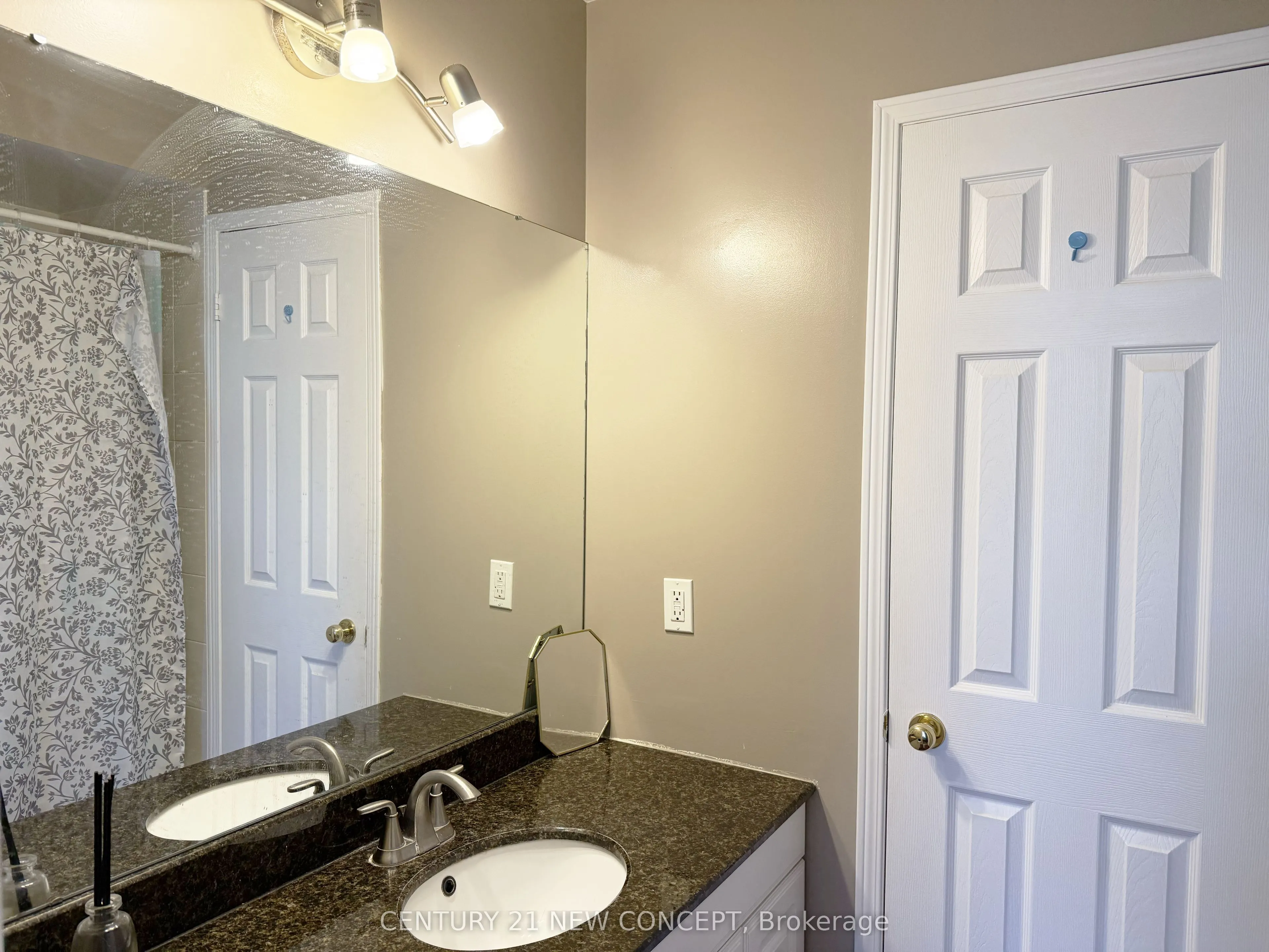 18 Clark Avenue W, #107