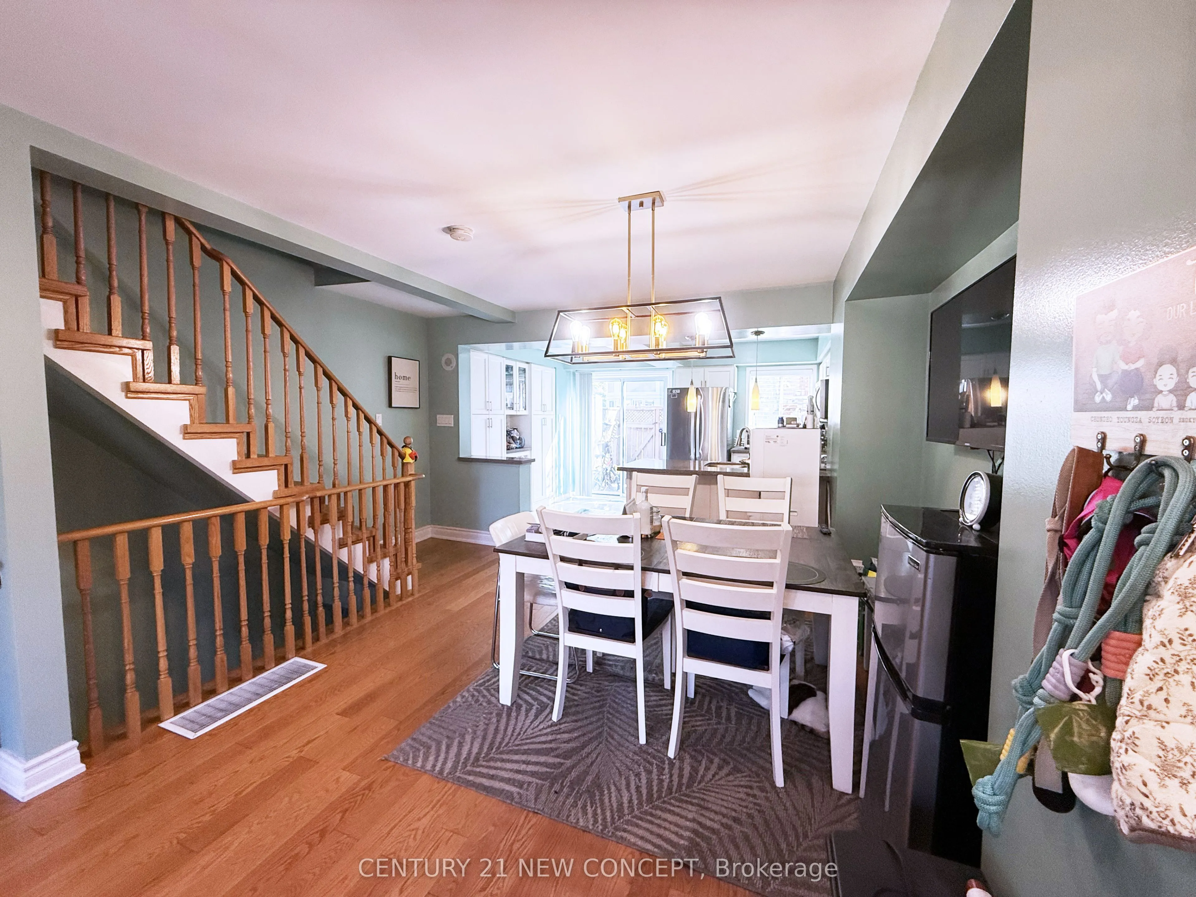 18 Clark Avenue W, #107