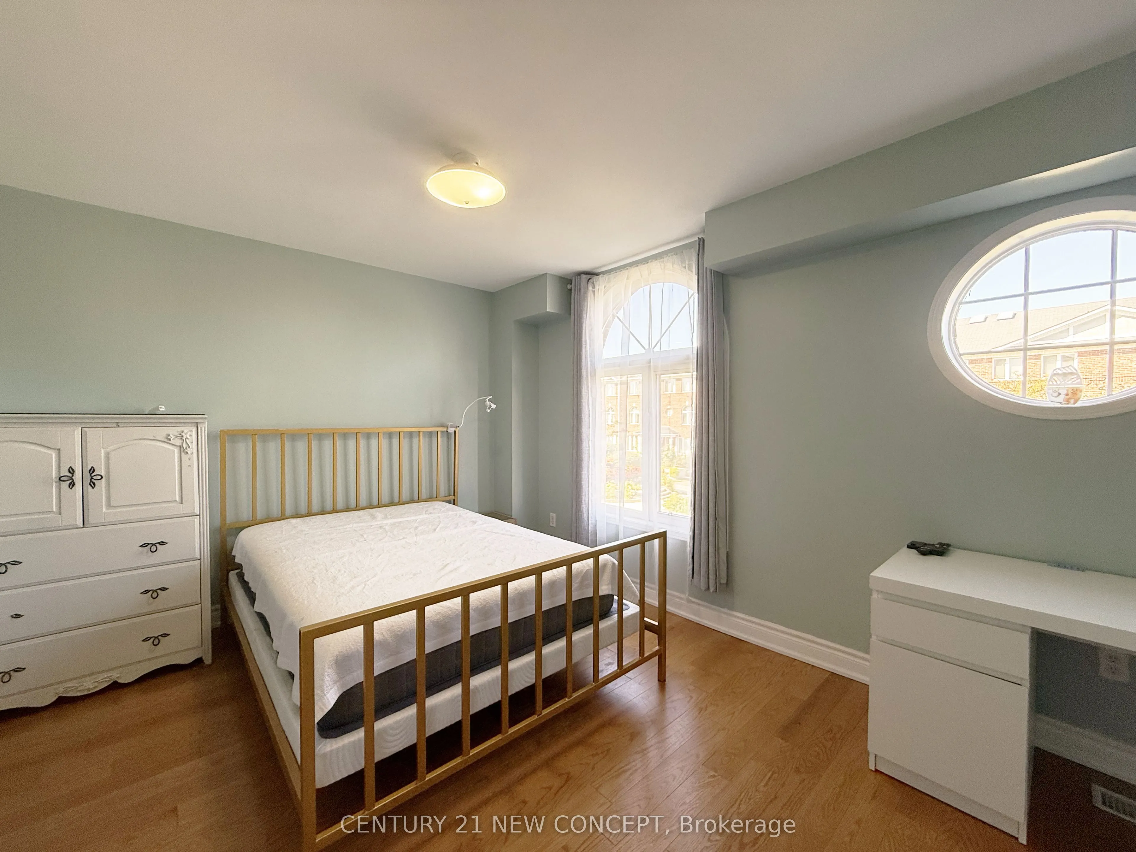 18 Clark Avenue W, #107