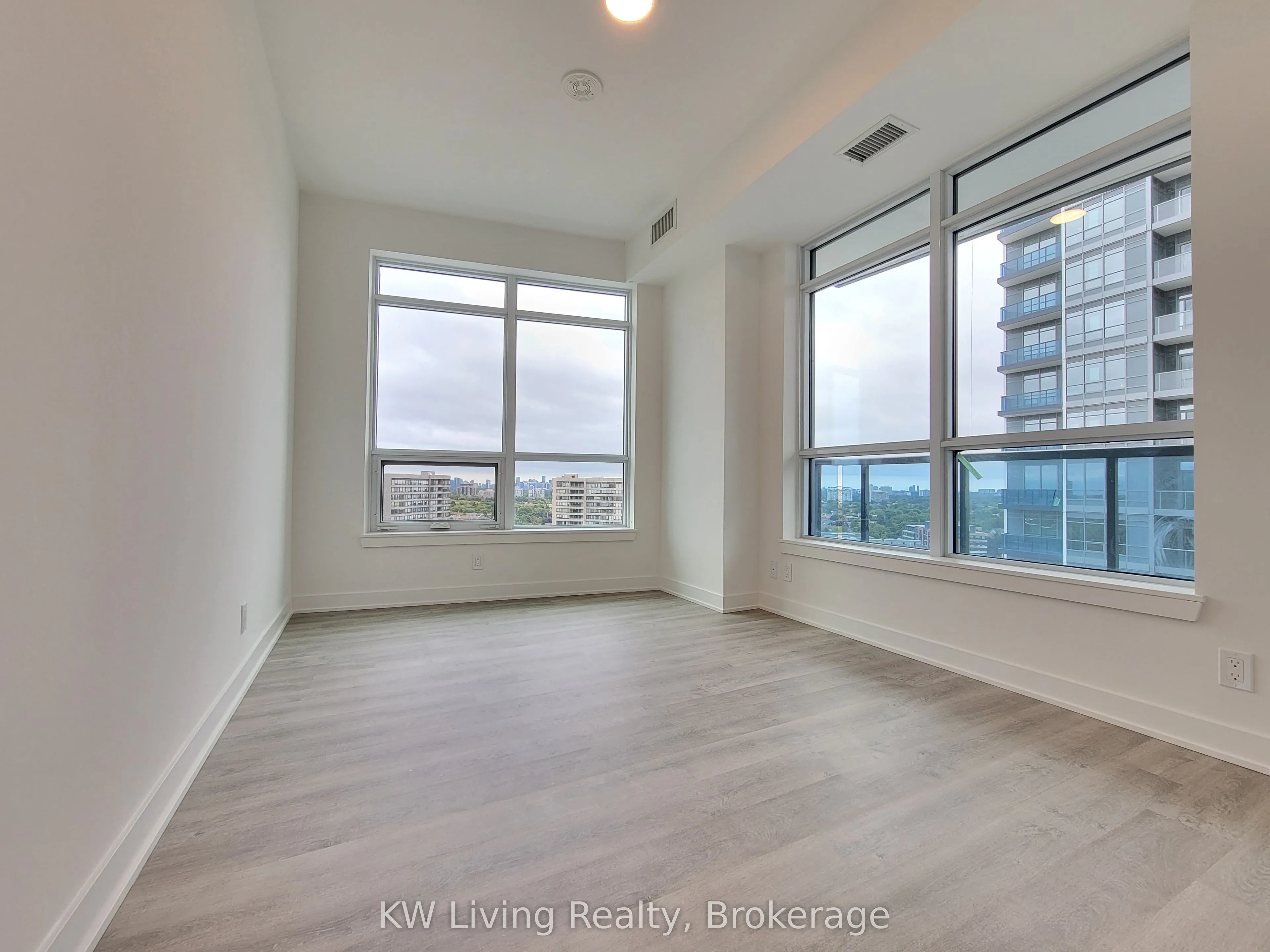 50 Upper Mall Way, #B1202