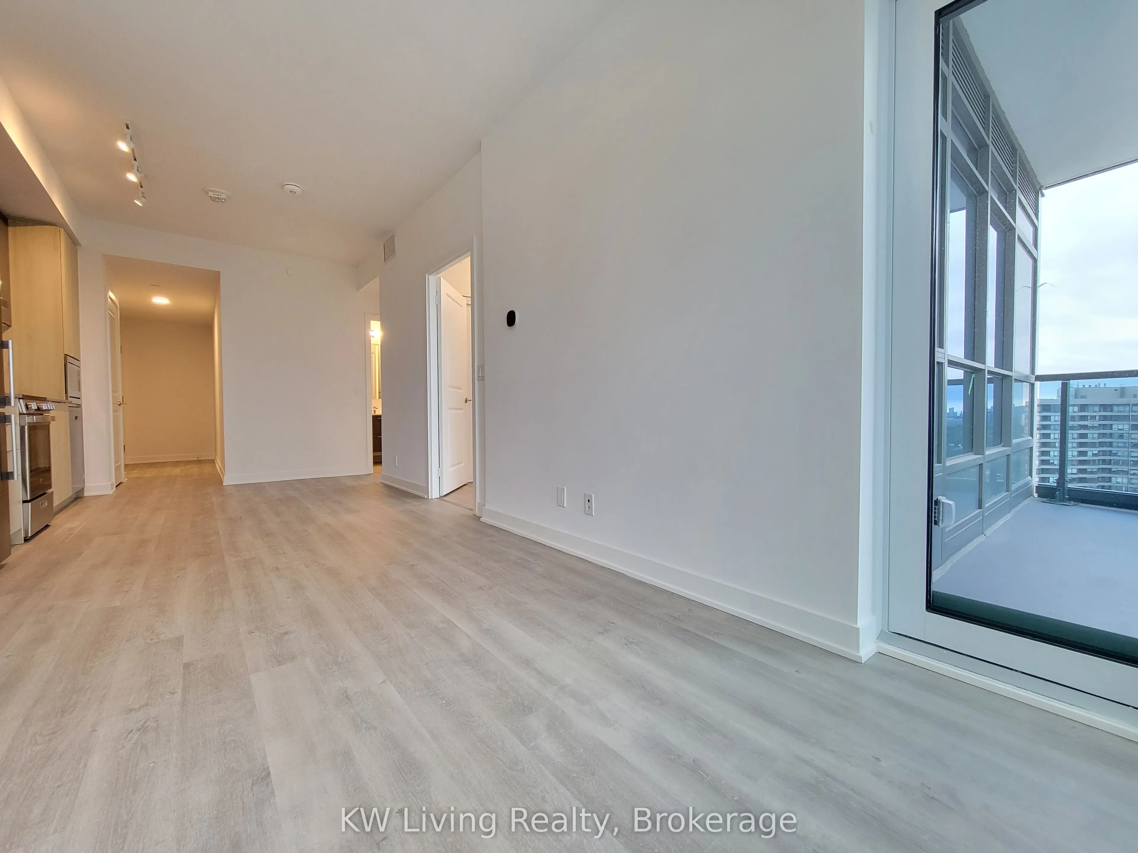 50 Upper Mall Way, #B1202