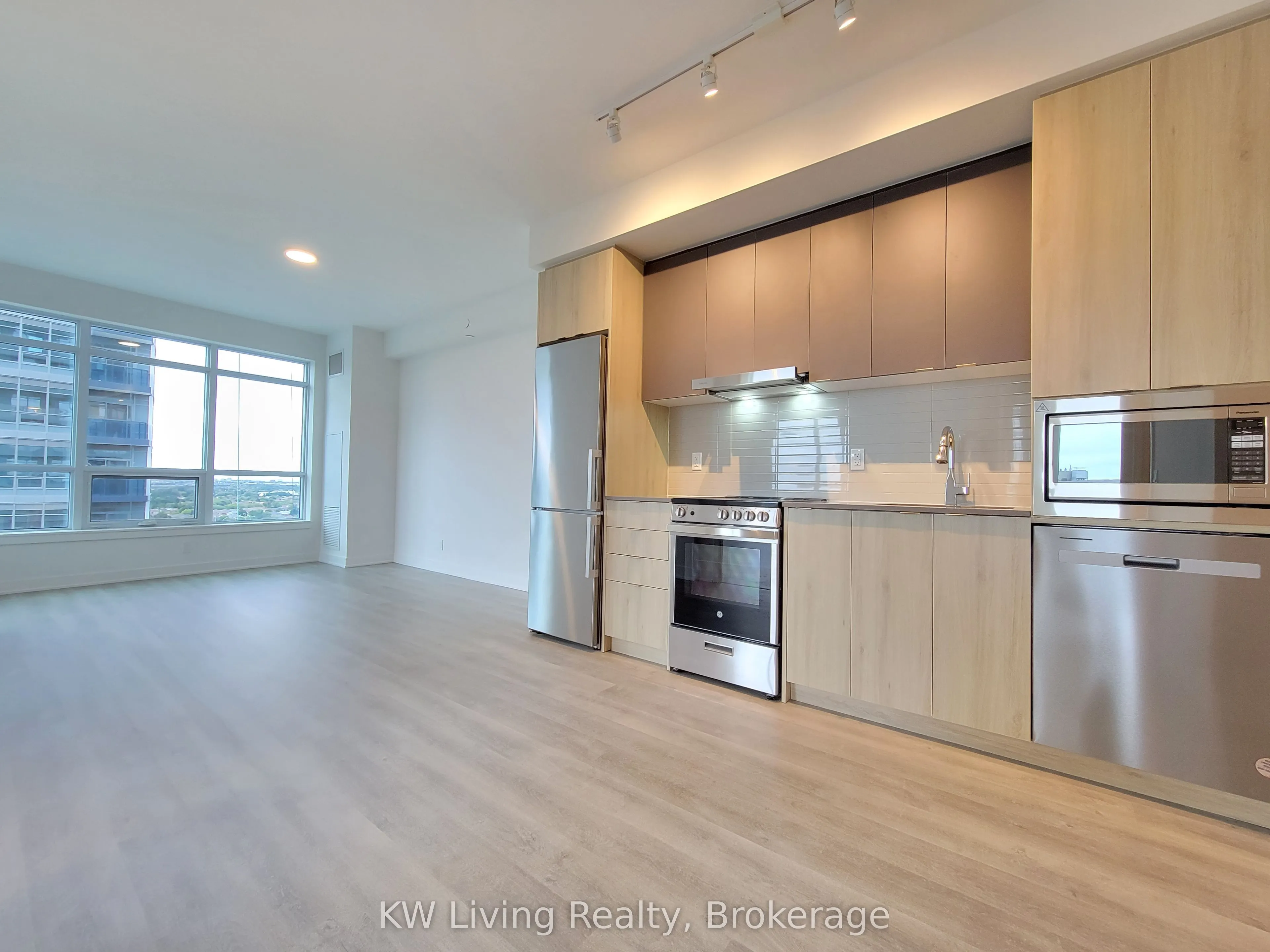 50 Upper Mall Way, #B1202