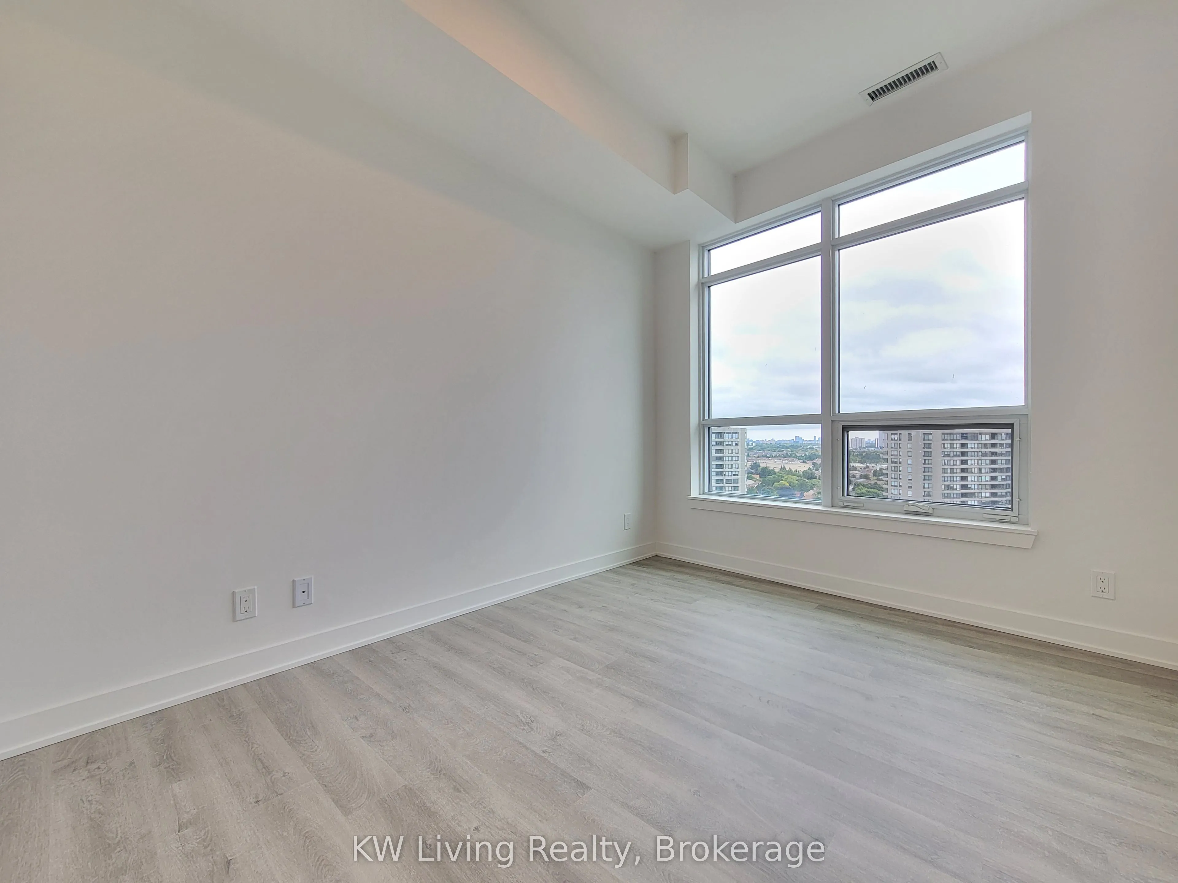 50 Upper Mall Way, #B1202