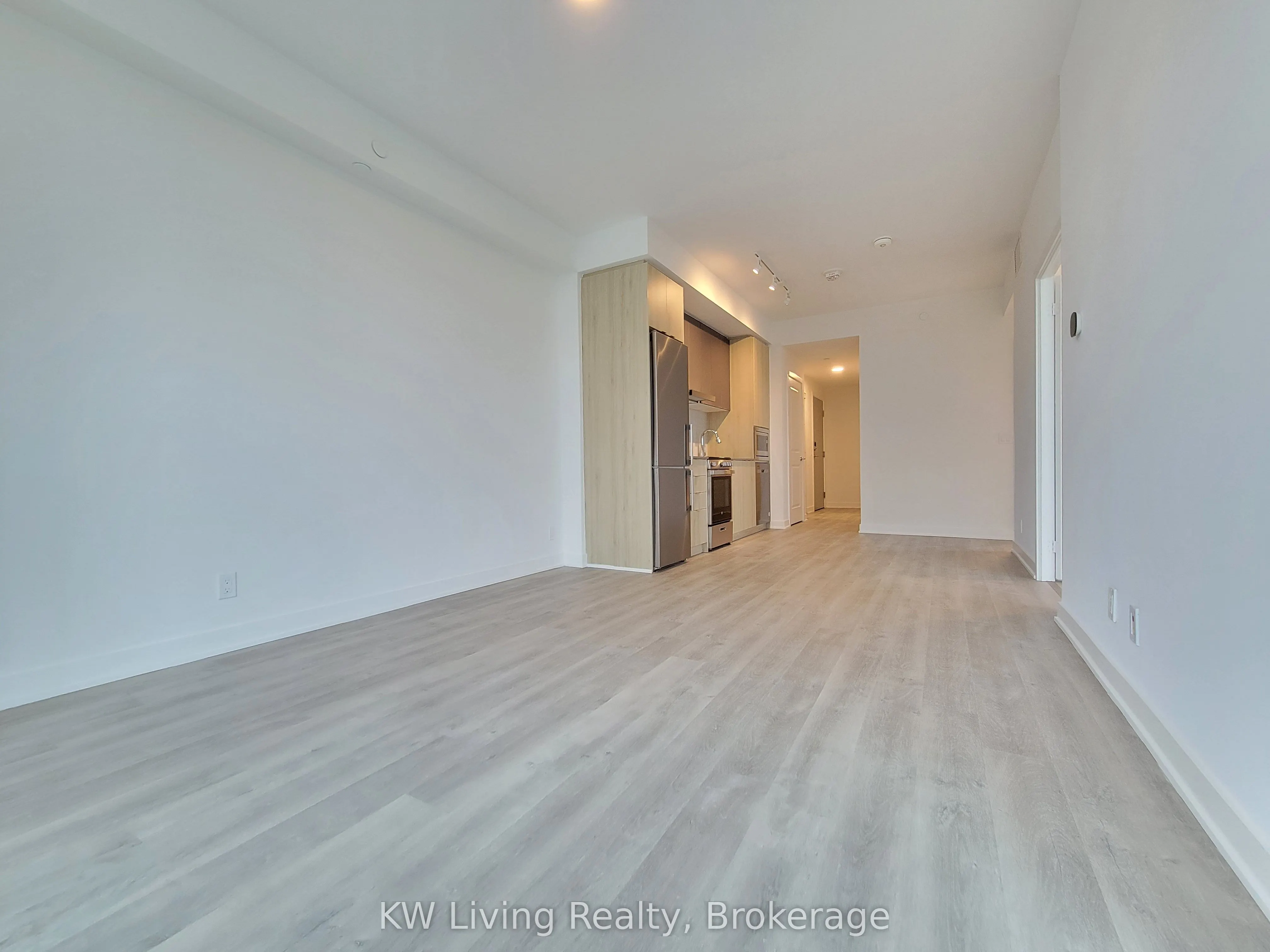 50 Upper Mall Way, #B1202