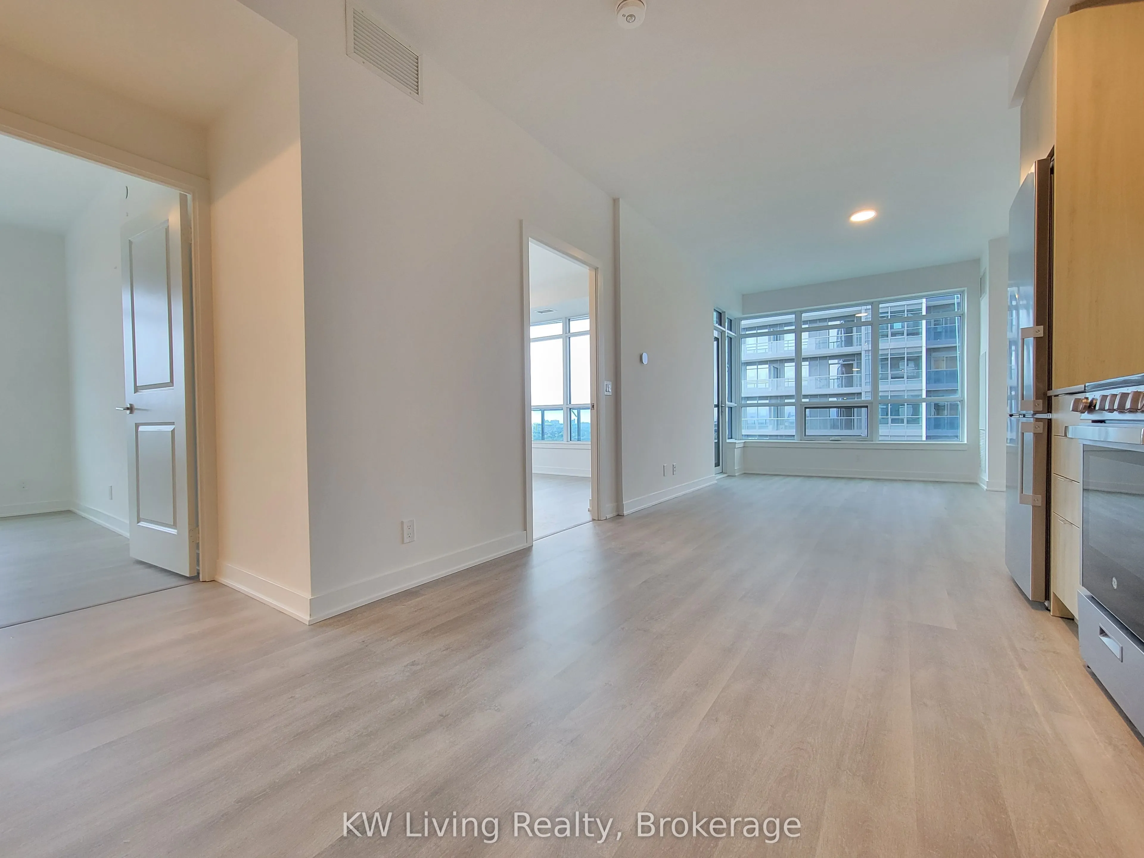 50 Upper Mall Way, #B1202