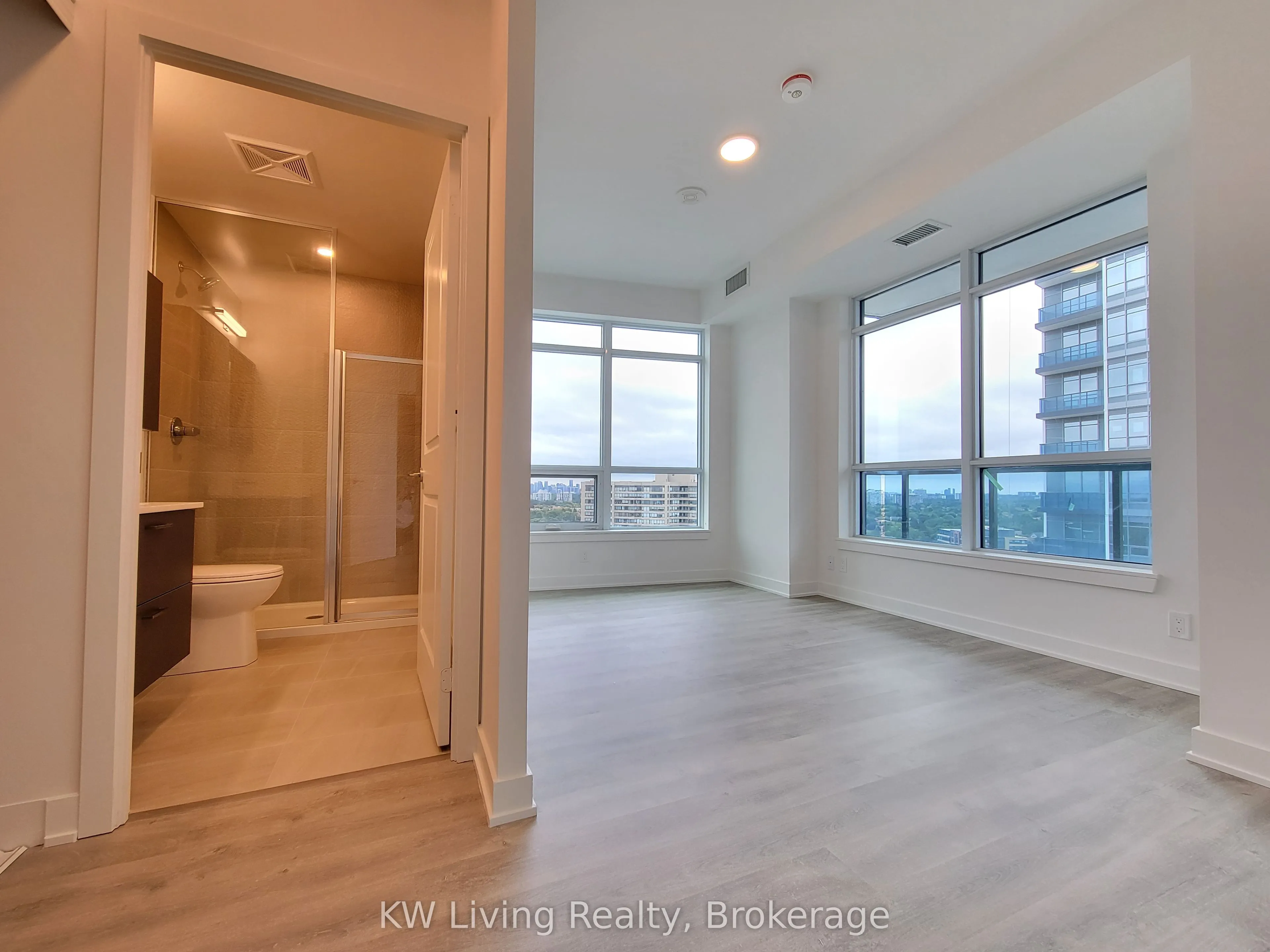 50 Upper Mall Way, #B1202