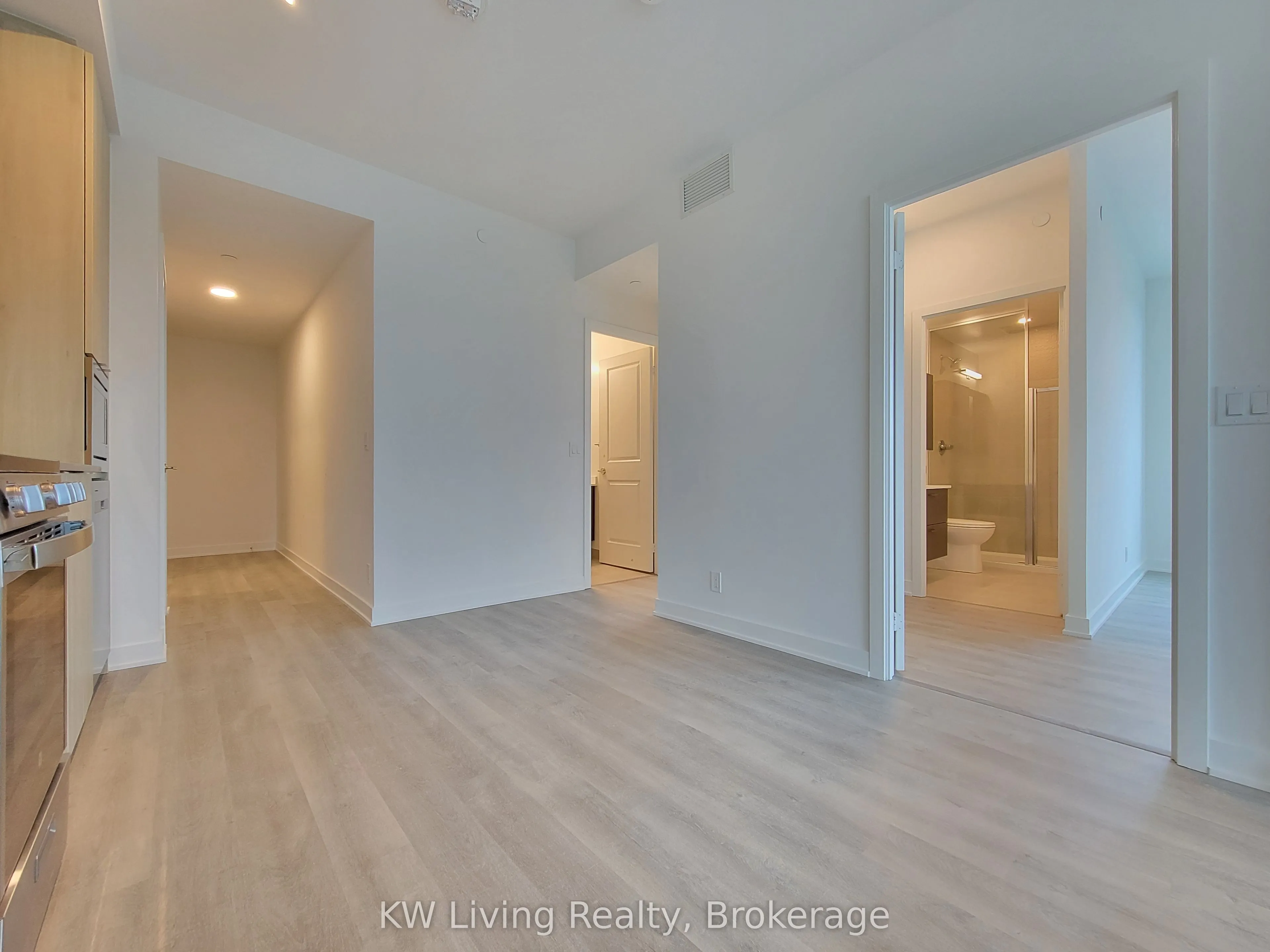 50 Upper Mall Way, #B1202