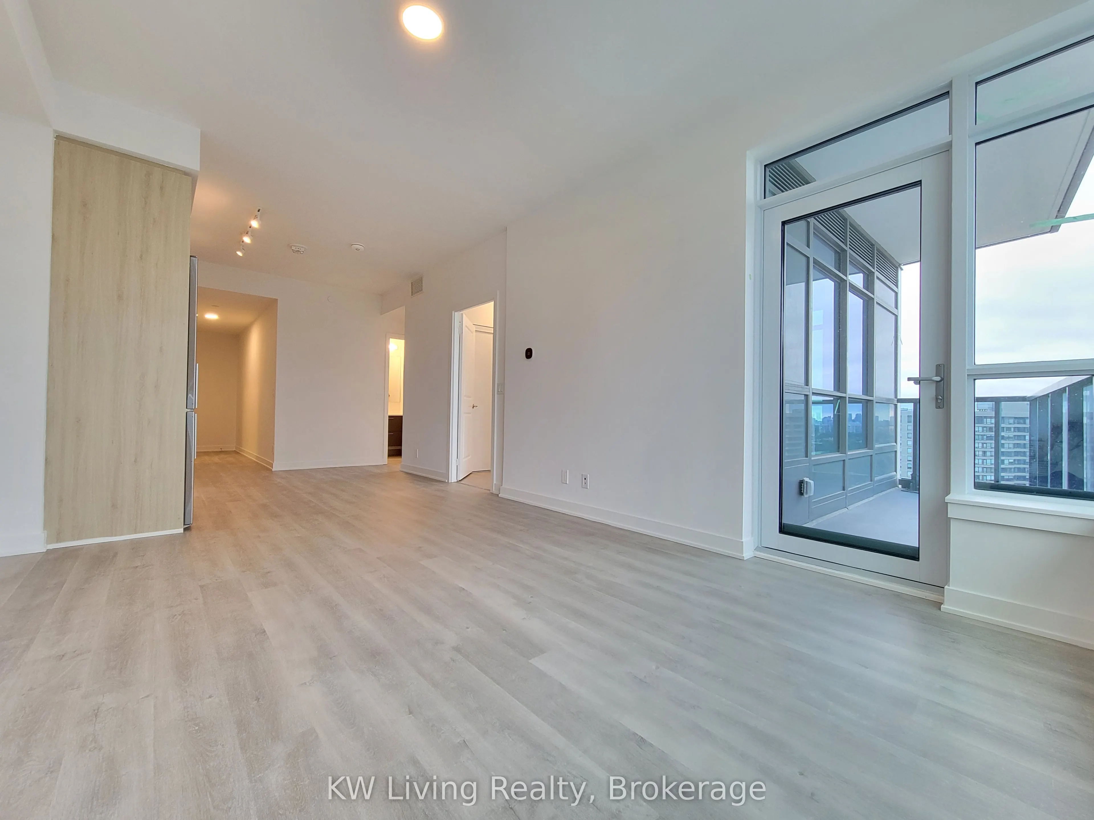 50 Upper Mall Way, #B1202