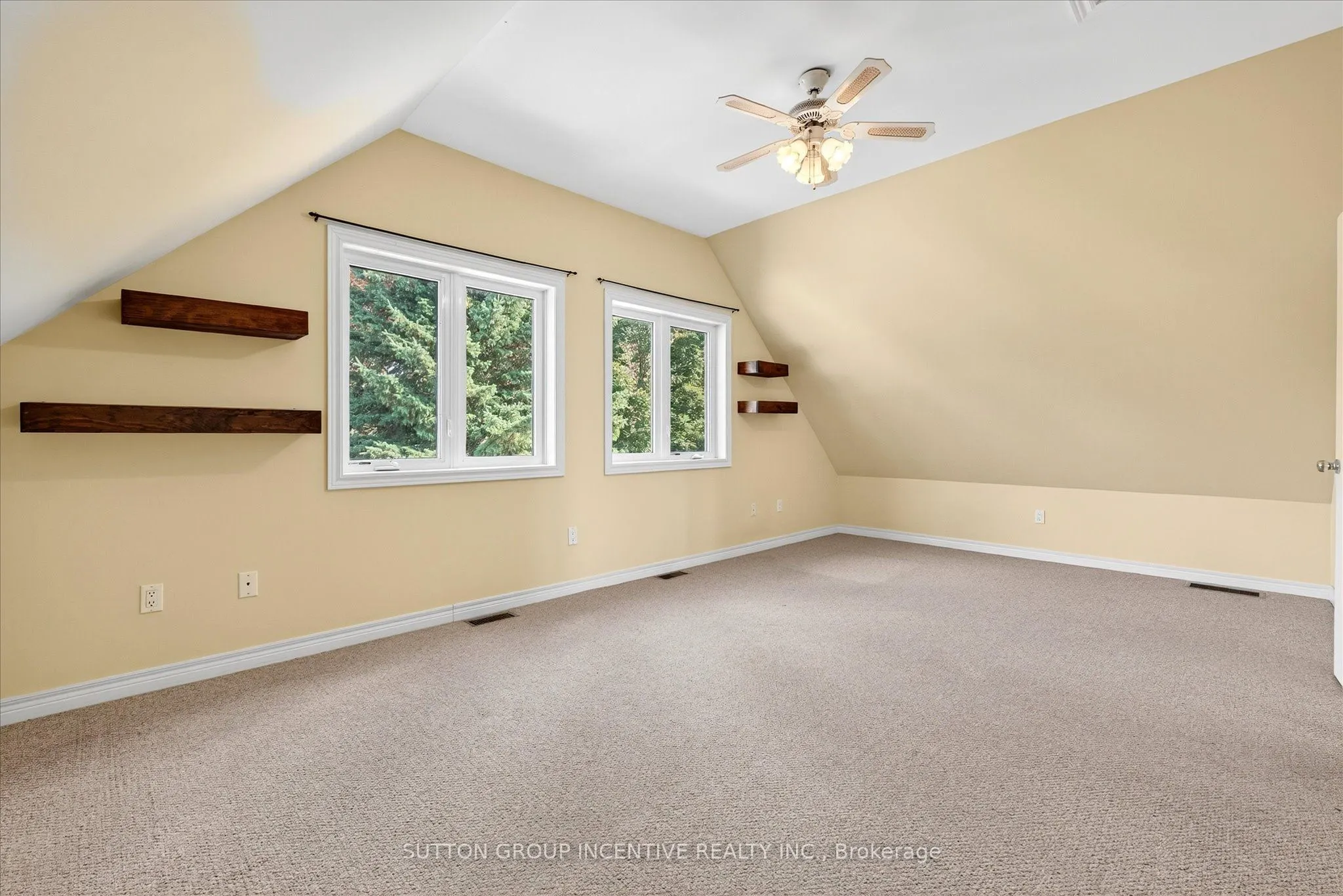 183 Lake Drive N