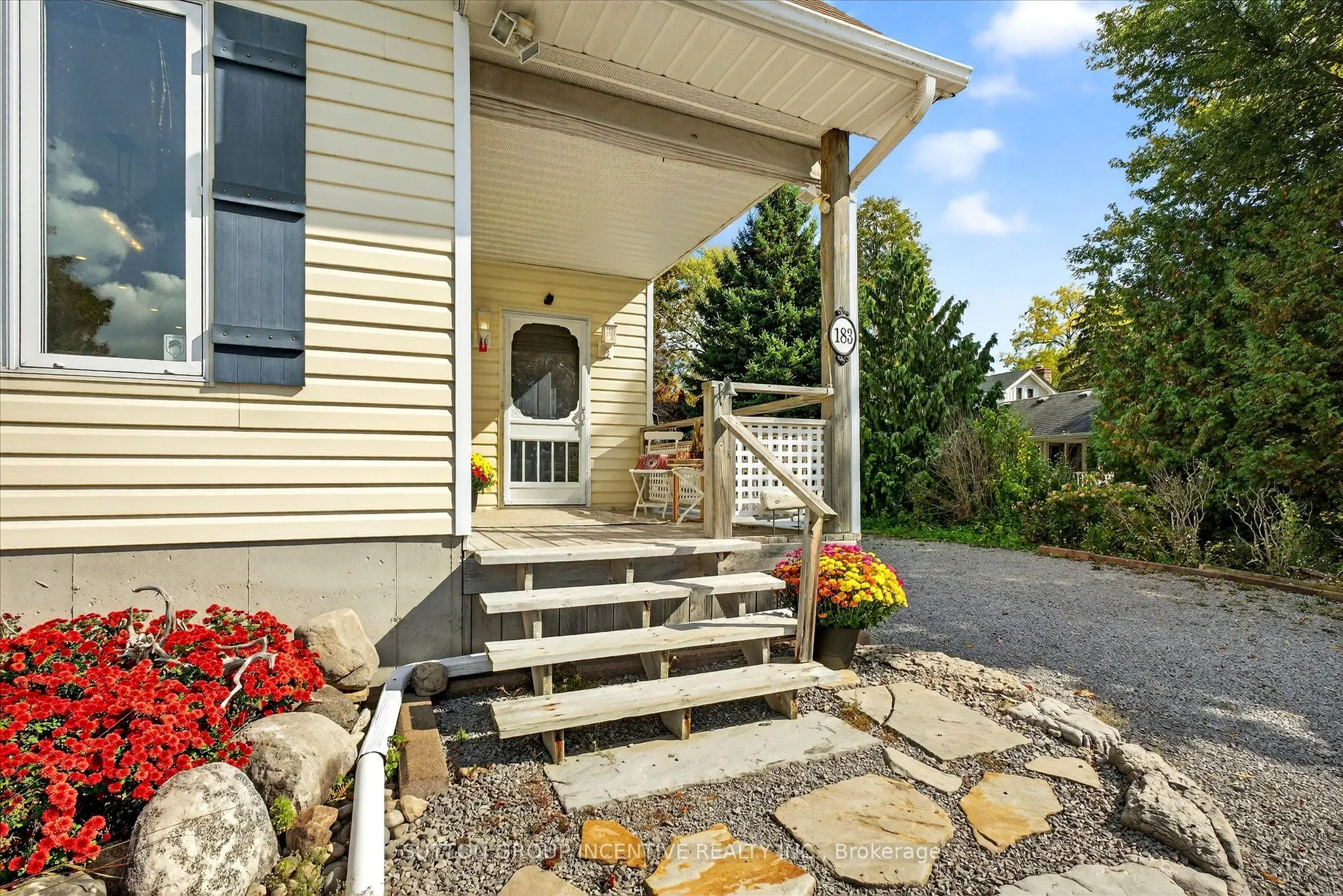 183 Lake Drive N