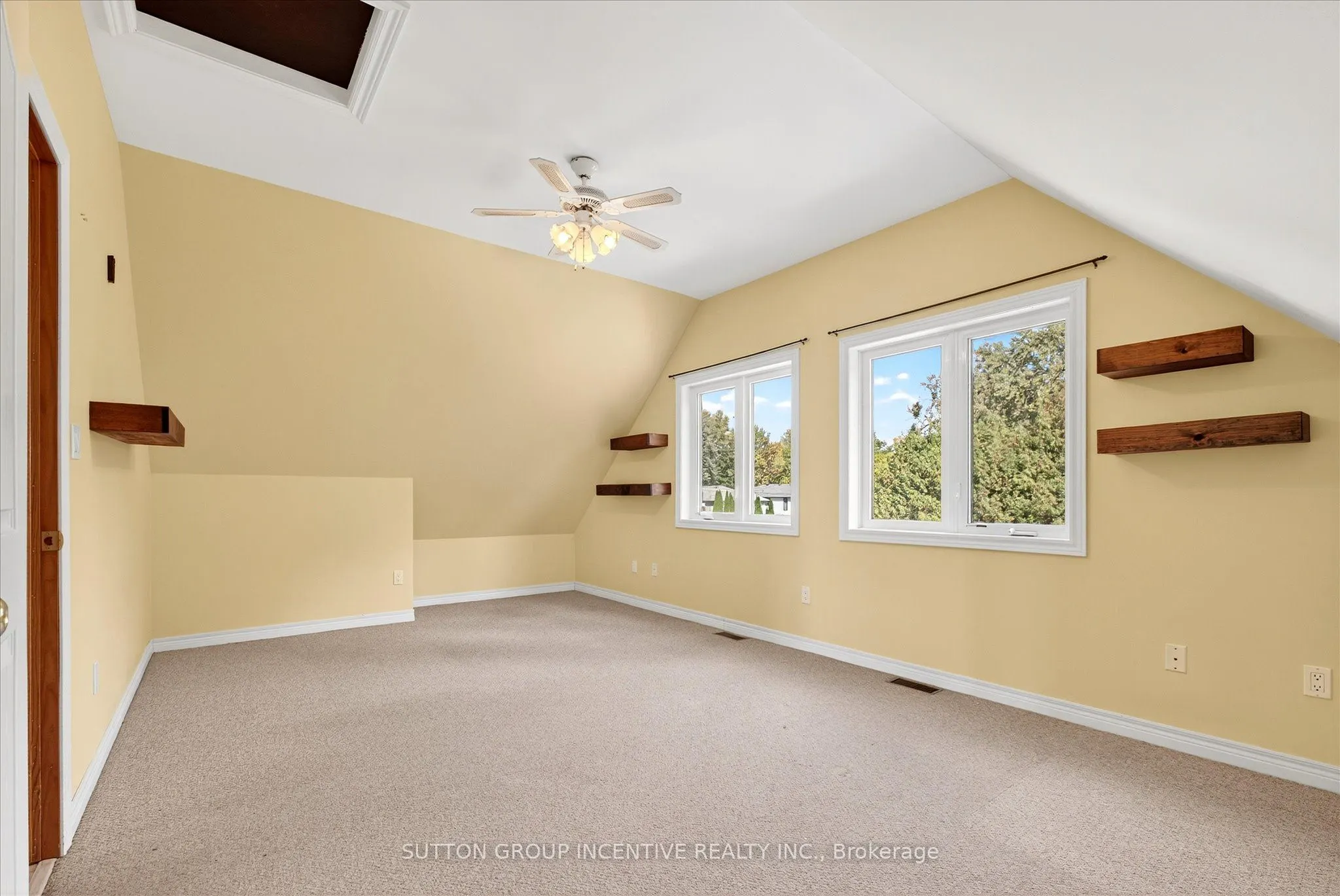 183 Lake Drive N