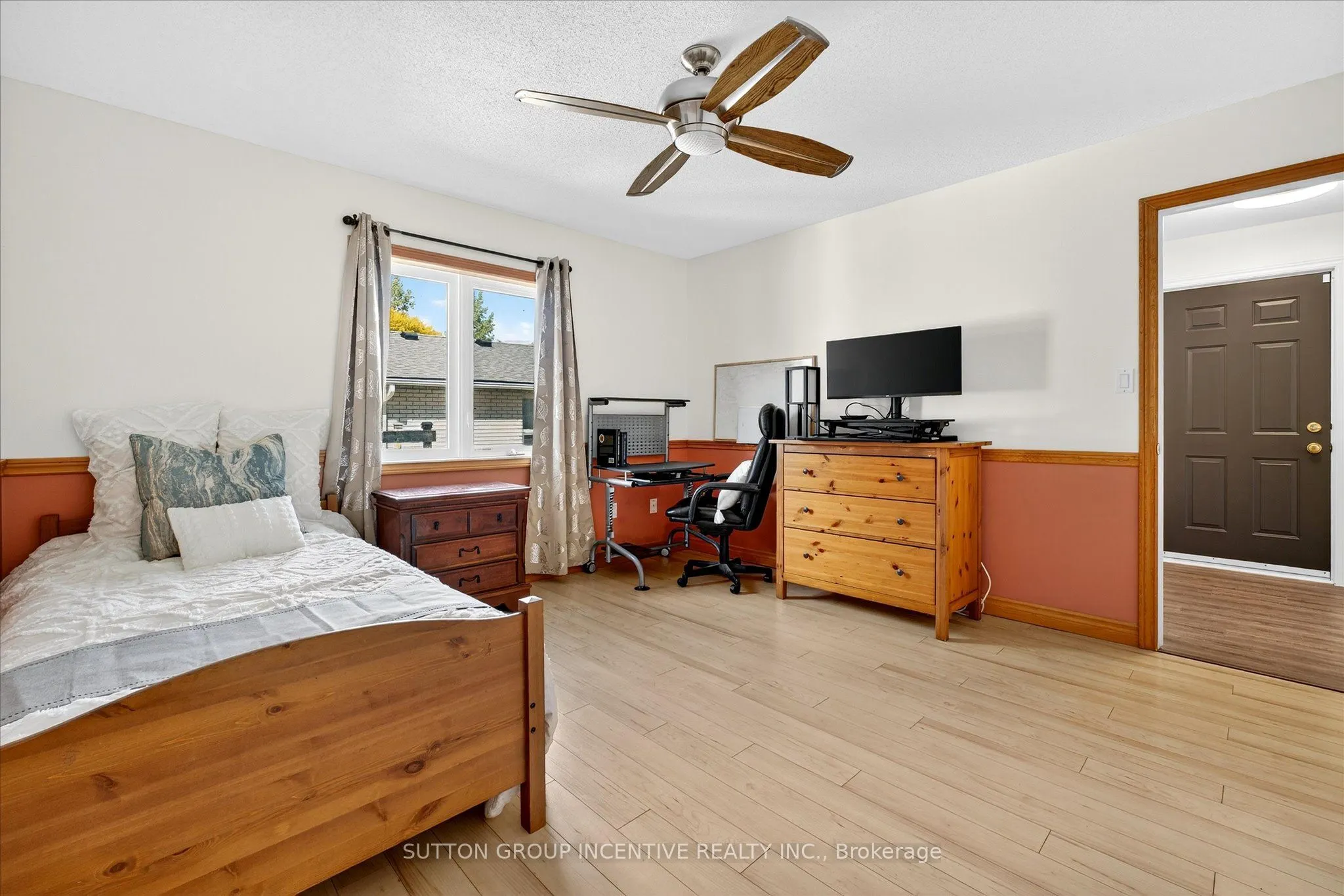 183 Lake Drive N
