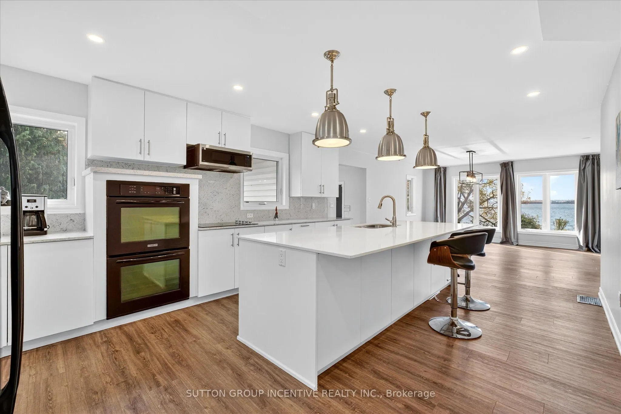 183 Lake Drive N