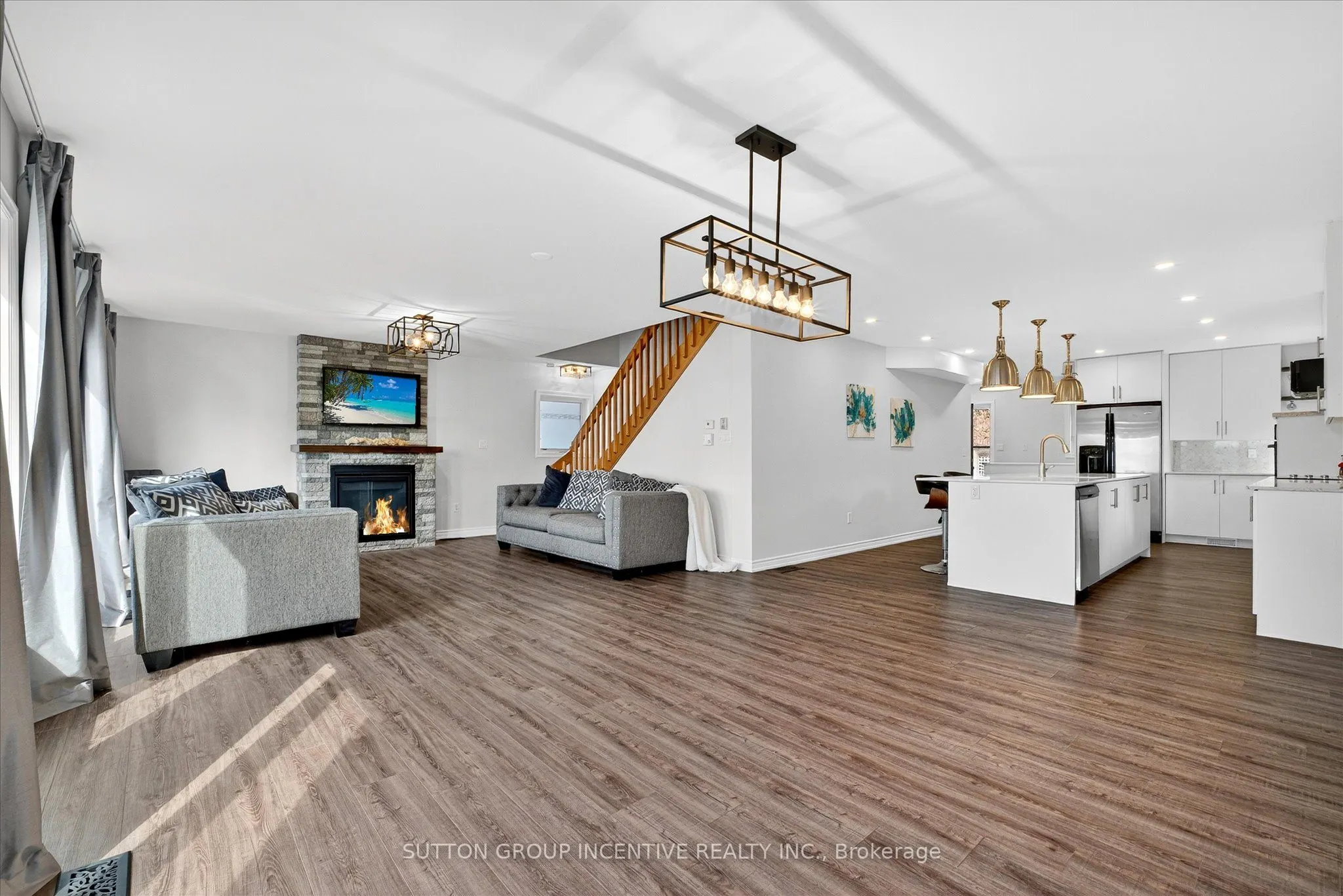 183 Lake Drive N