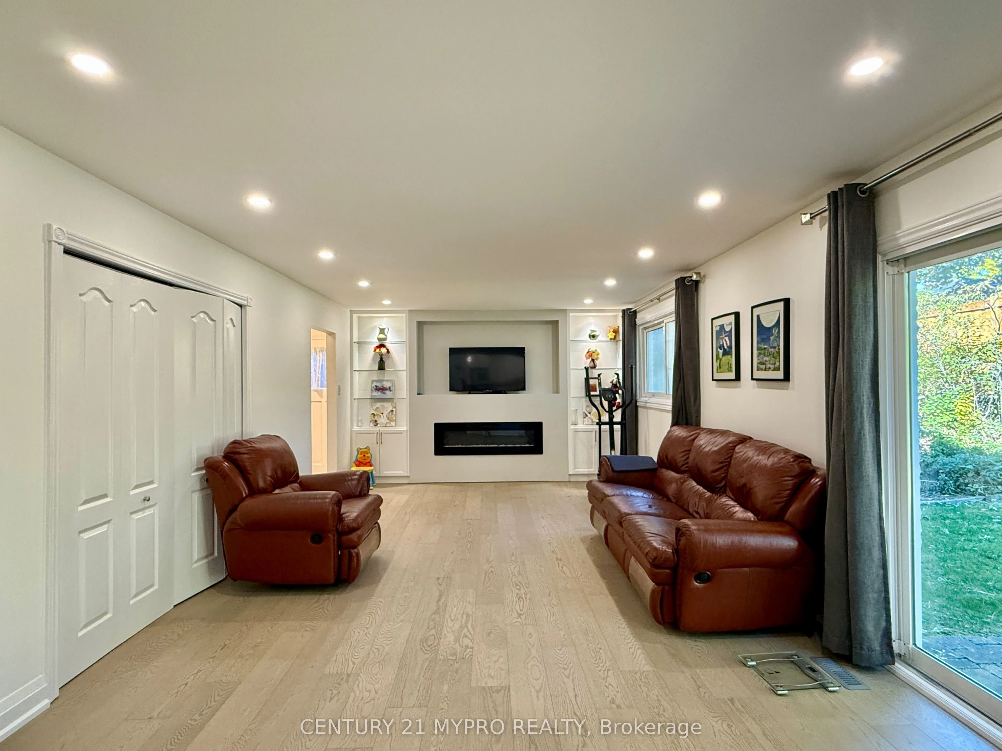 16 Cypress Point Court